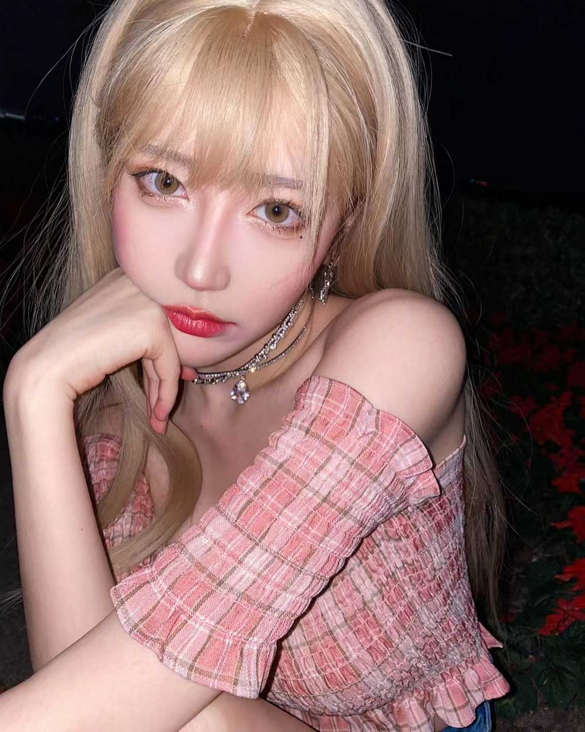 Xgyw.Net_人气Coser啾小妍合集主题私房性感服饰系列秀完美身材翘臀美腿迷人诱惑写真328P