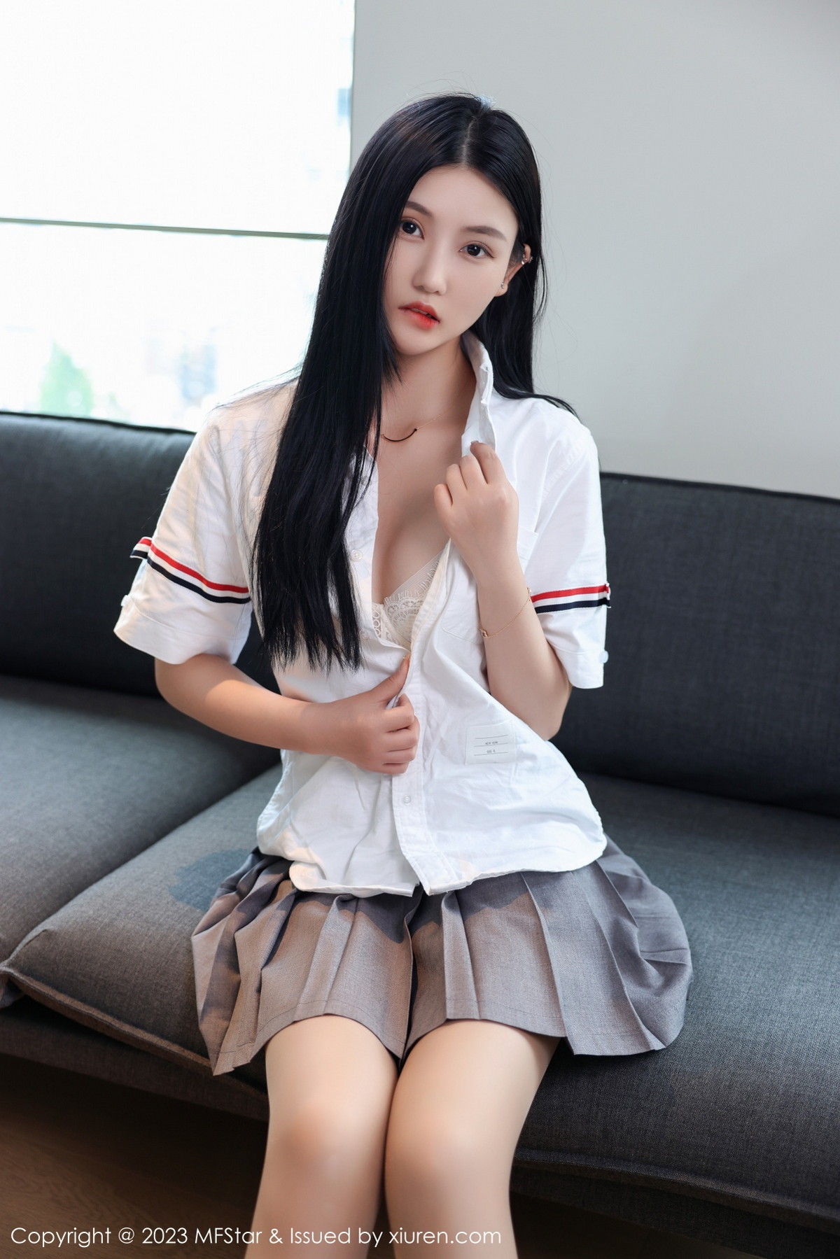 Xgyw.Net_[MFStar模范学院]Vol.578_模特Ai西西里性感简约白T配灰短裙露白色蕾丝内衣撩人诱惑写真62P