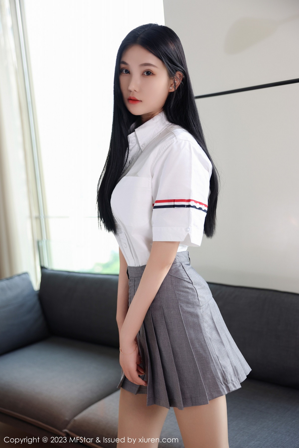 Xgyw.Net_[MFStar模范学院]Vol.578_模特Ai西西里性感简约白T配灰短裙露白色蕾丝内衣撩人诱惑写真62P