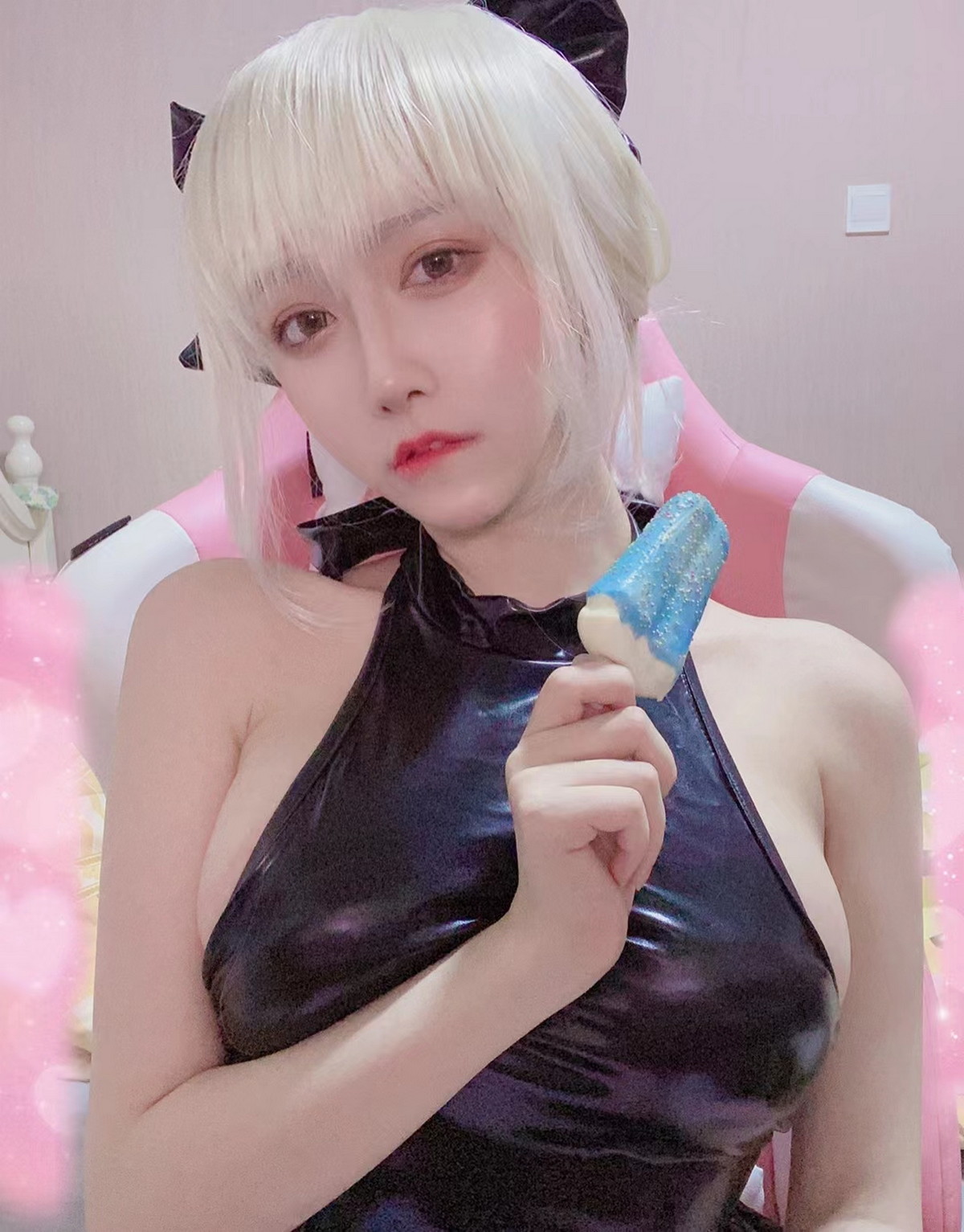 Xgyw.Net_人气Coser啾小妍合集主题私房性感服饰系列秀完美身材翘臀美腿迷人诱惑写真328P