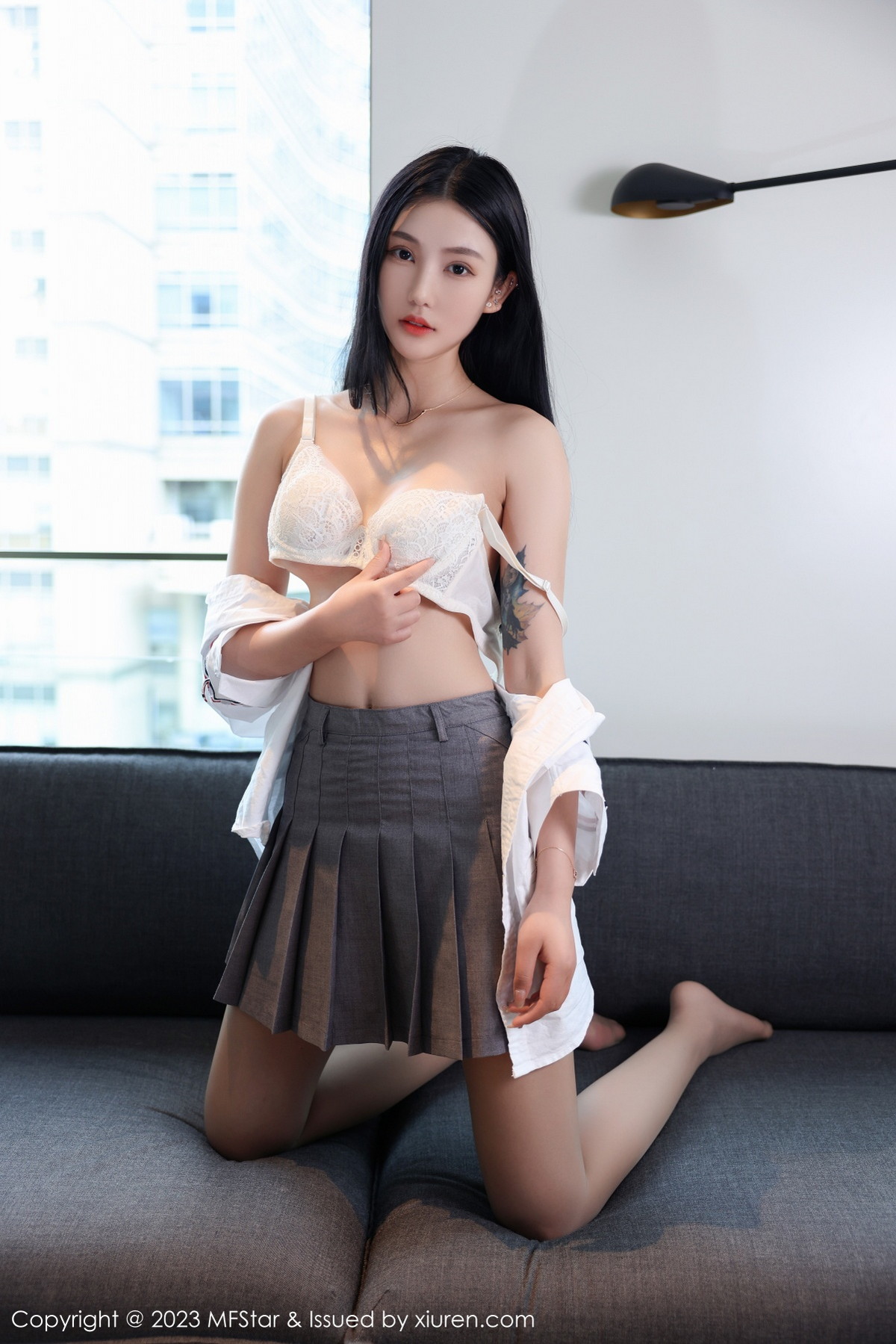 Xgyw.Net_[MFStar模范学院]Vol.578_模特Ai西西里性感简约白T配灰短裙露白色蕾丝内衣撩人诱惑写真62P