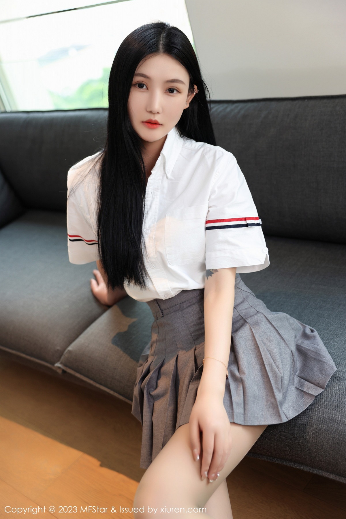 Xgyw.Net_[MFStar模范学院]Vol.578_模特Ai西西里性感简约白T配灰短裙露白色蕾丝内衣撩人诱惑写真62P