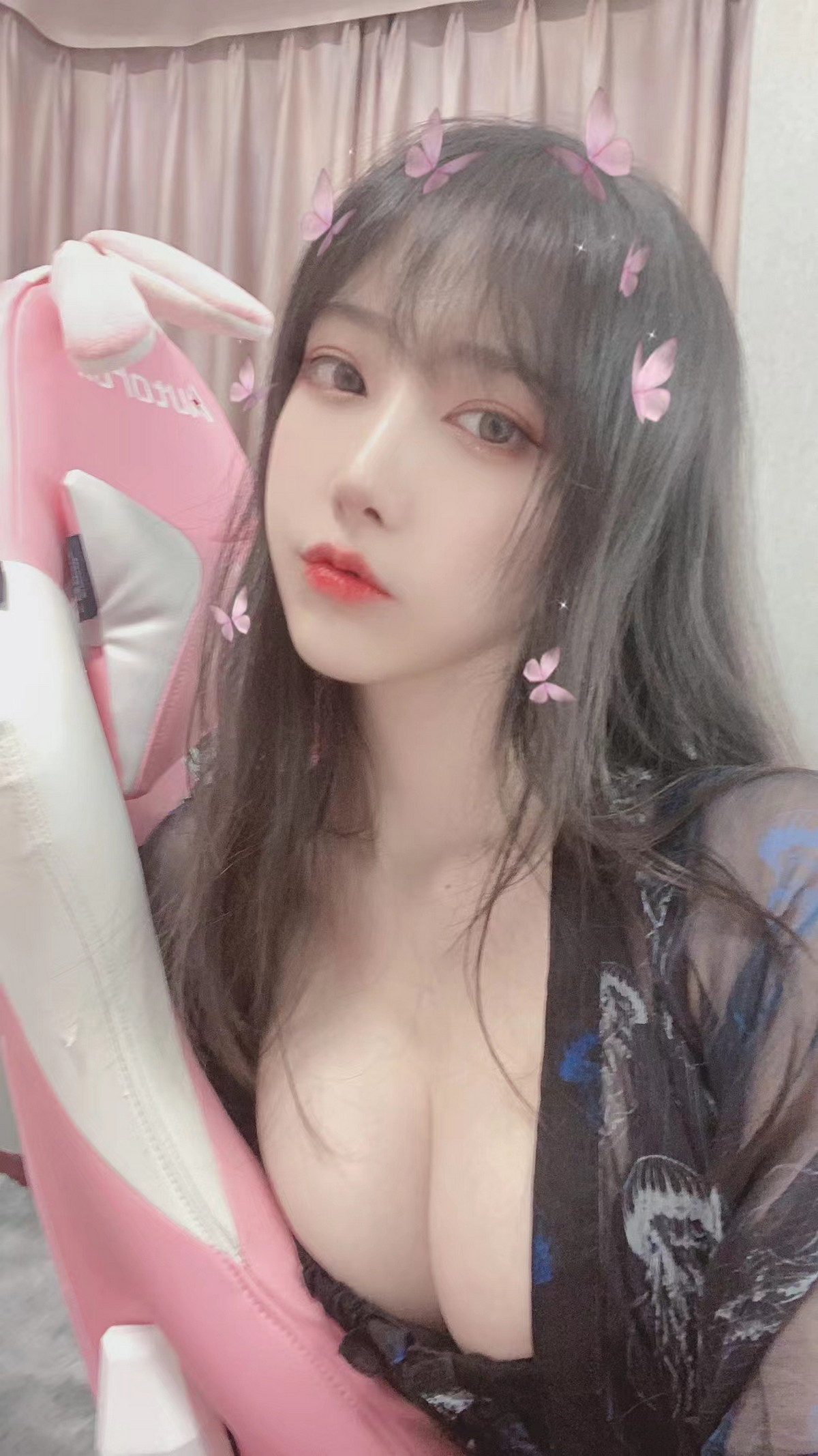 Xgyw.Net_人气Coser啾小妍合集主题私房性感服饰系列秀完美身材翘臀美腿迷人诱惑写真328P