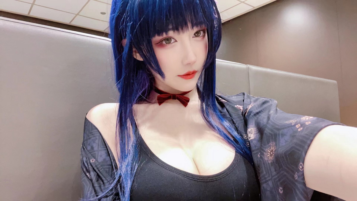 Xgyw.Net_人气Coser啾小妍合集主题私房性感服饰系列秀完美身材翘臀美腿迷人诱惑写真328P