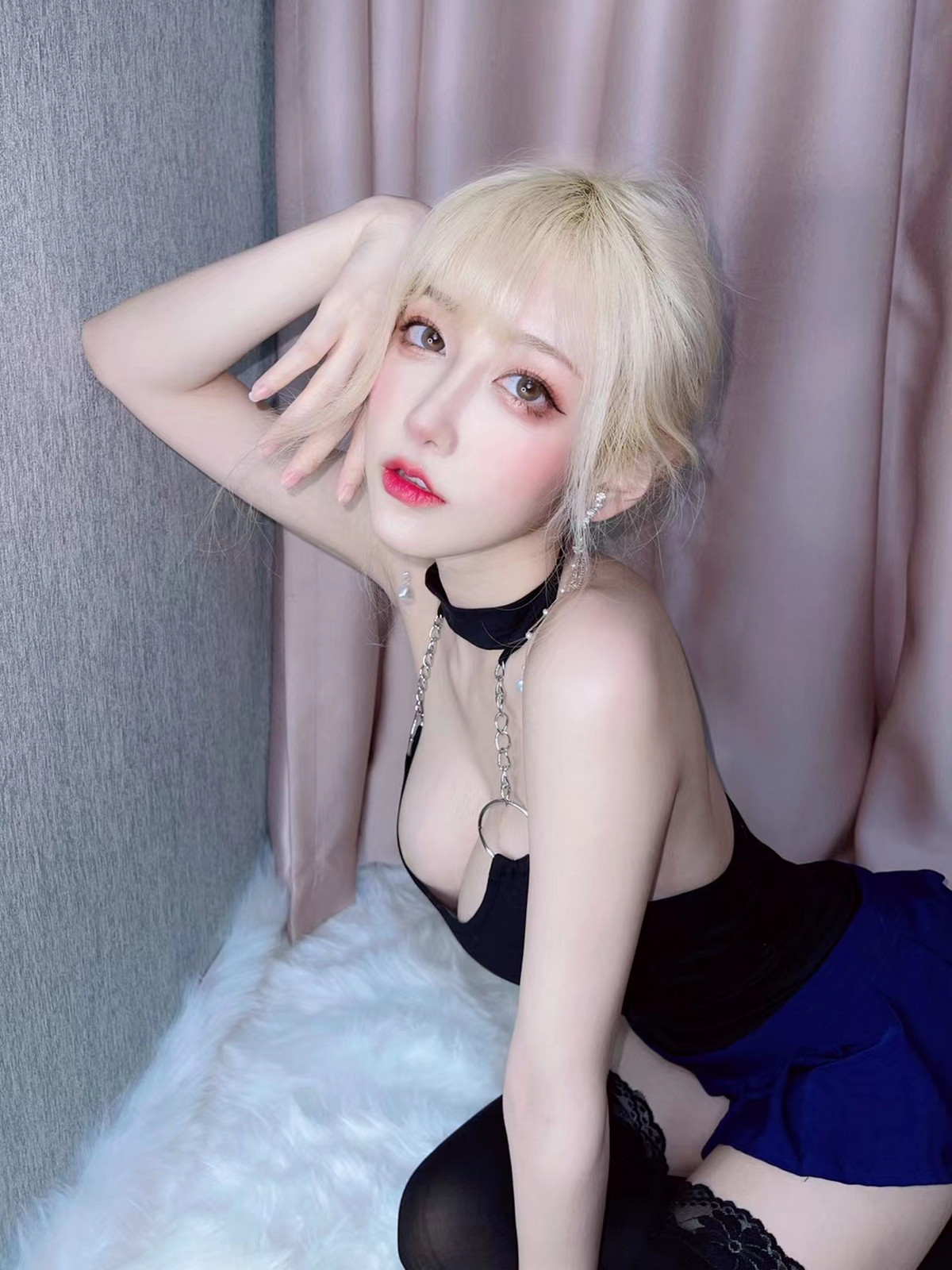 Xgyw.Net_人气Coser啾小妍合集主题私房性感服饰系列秀完美身材翘臀美腿迷人诱惑写真328P