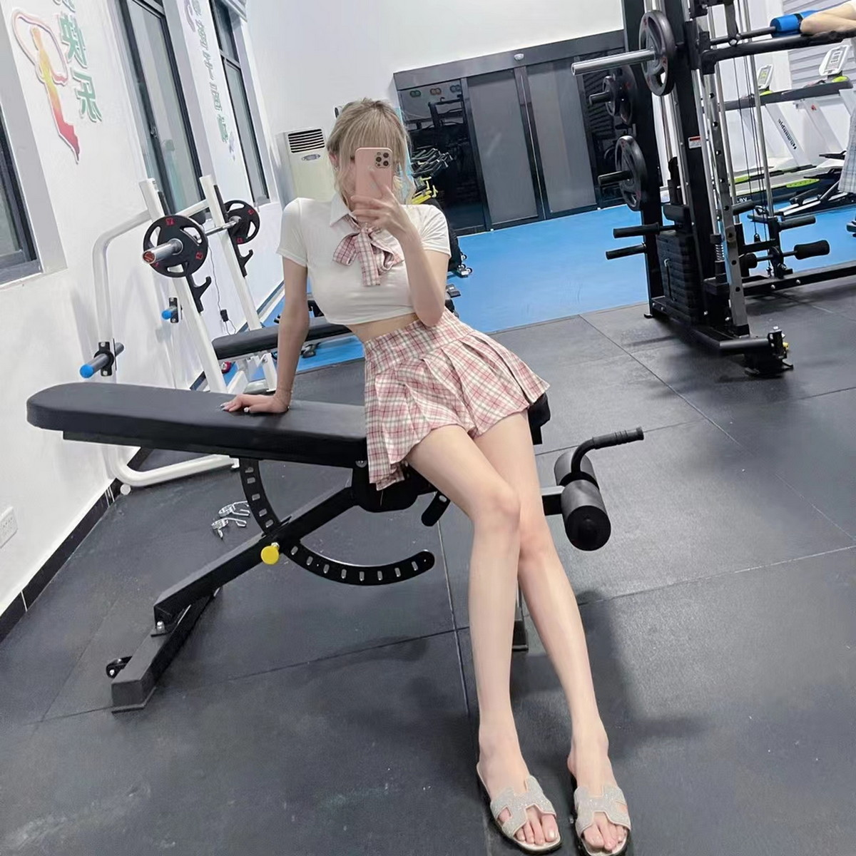 Xgyw.Net_人气Coser啾小妍合集主题私房性感服饰系列秀完美身材翘臀美腿迷人诱惑写真328P