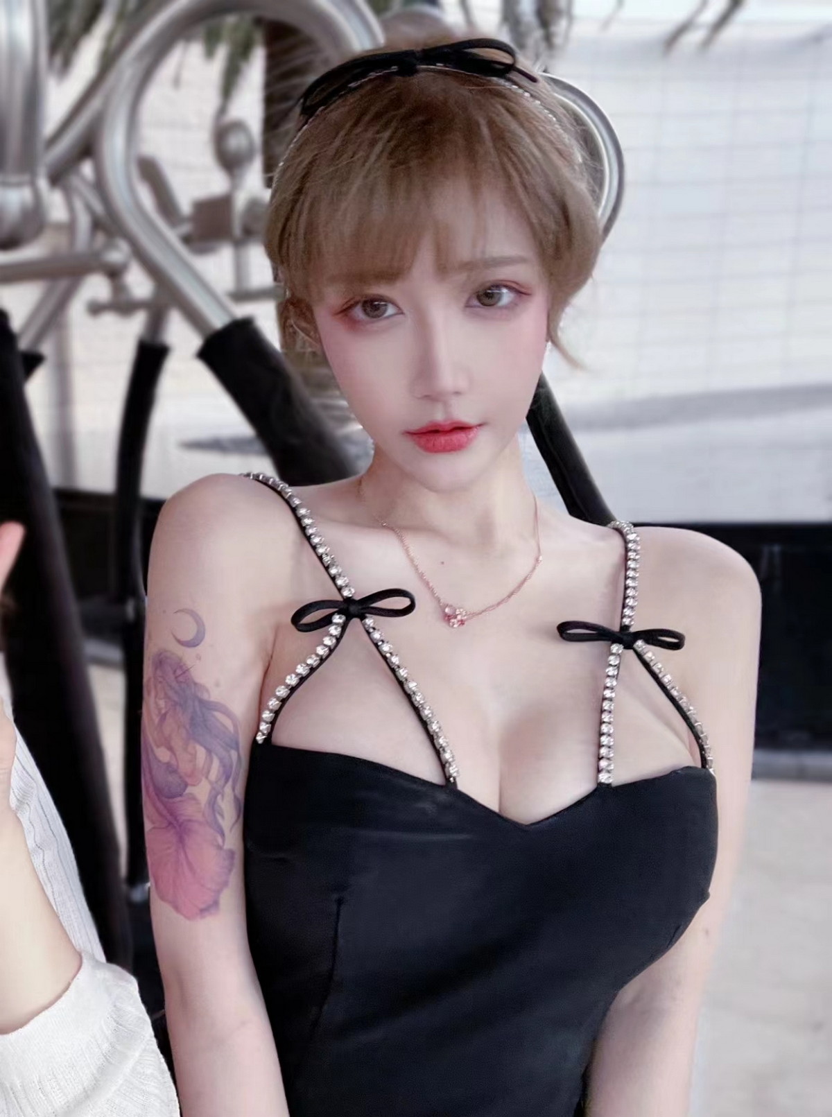 Xgyw.Net_人气Coser啾小妍合集主题私房性感服饰系列秀完美身材翘臀美腿迷人诱惑写真328P