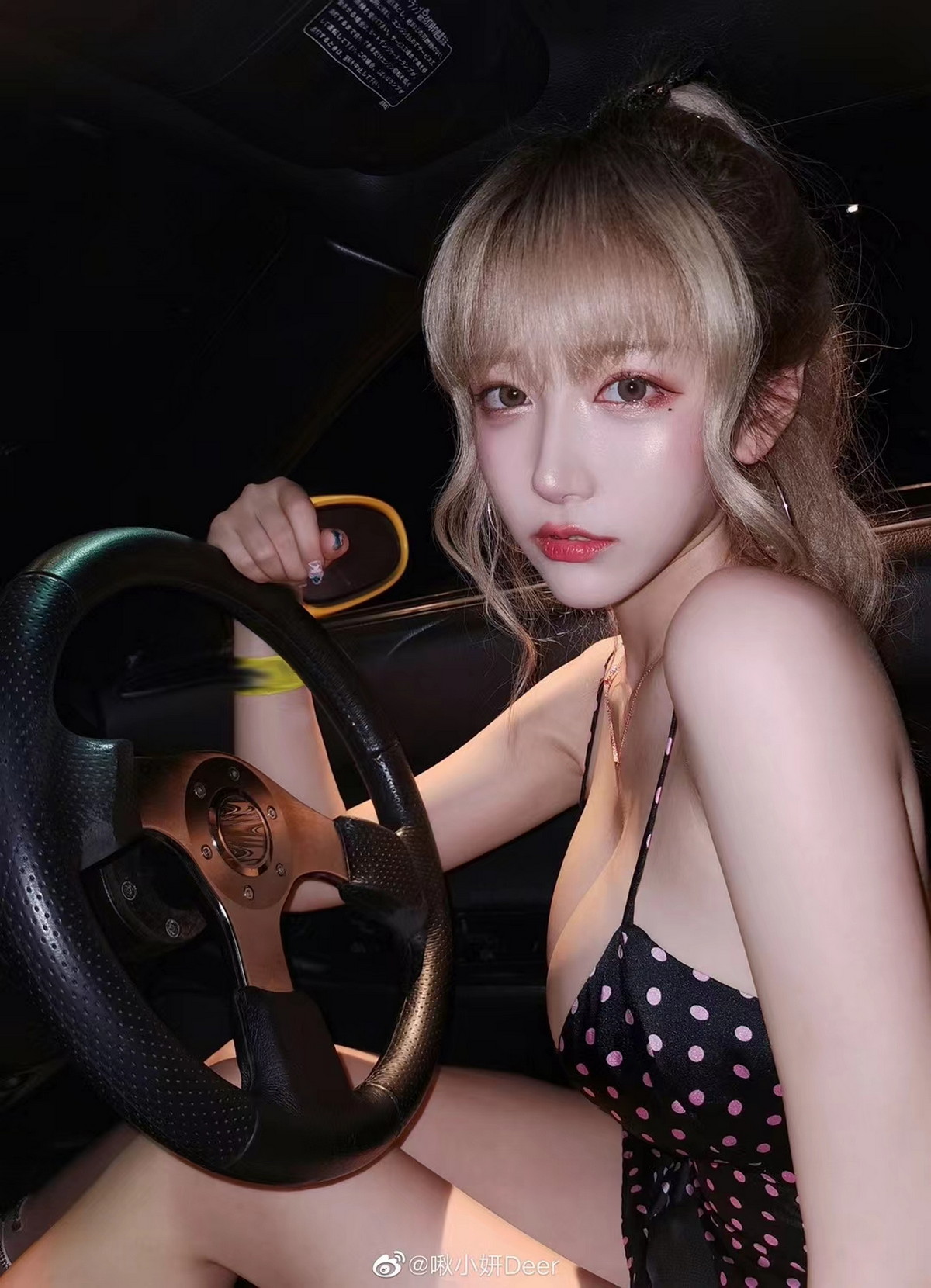 Xgyw.Net_人气Coser啾小妍合集主题私房性感服饰系列秀完美身材翘臀美腿迷人诱惑写真328P