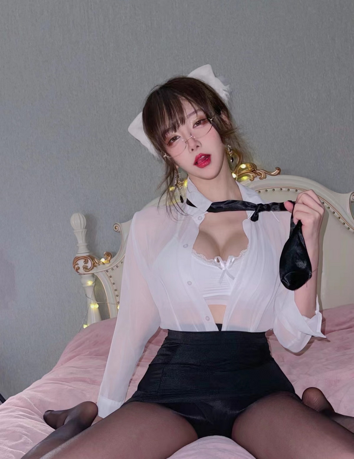 Xgyw.Net_人气Coser啾小妍合集主题私房性感服饰系列秀完美身材翘臀美腿迷人诱惑写真328P