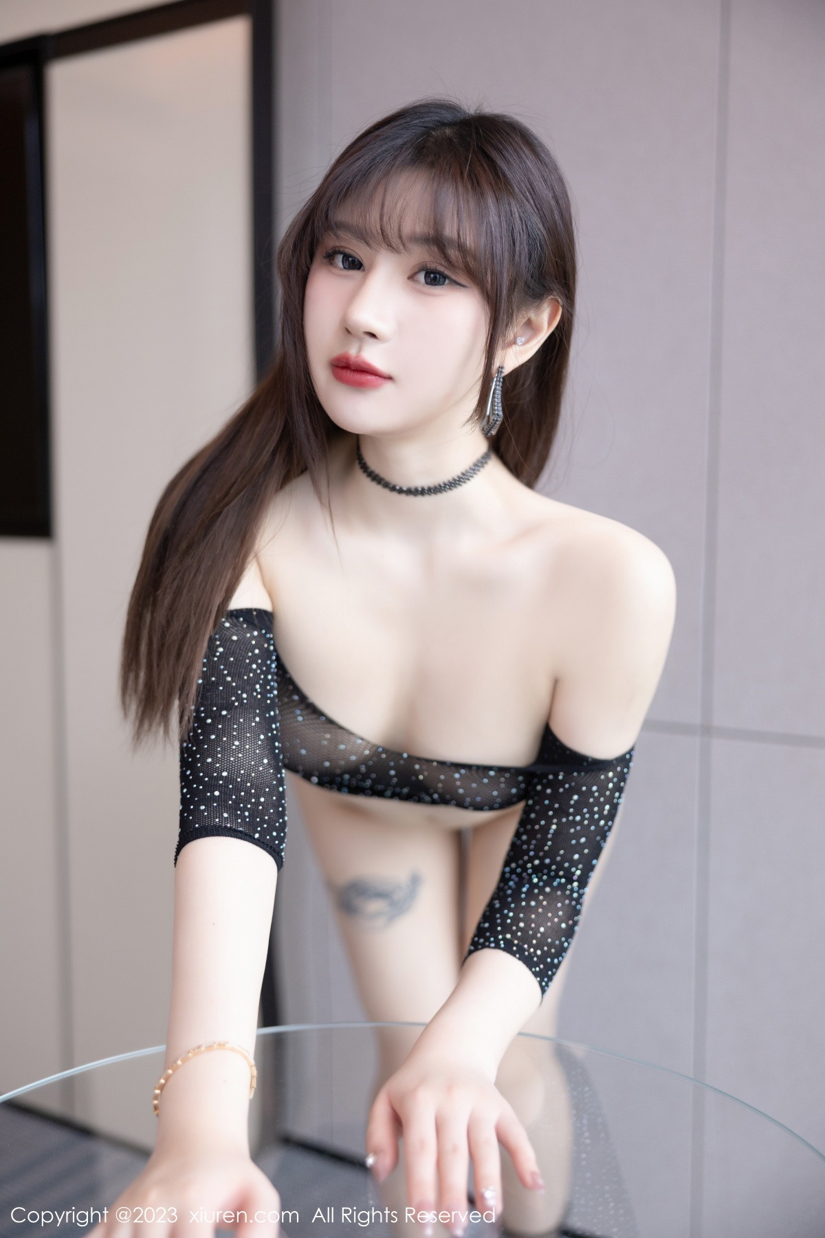Xgyw.Net_XiuRen第6091期_模特张欣欣海南旅拍黑色轻透网纱高叉连体衣秀白嫩肌肤诱惑写真71P