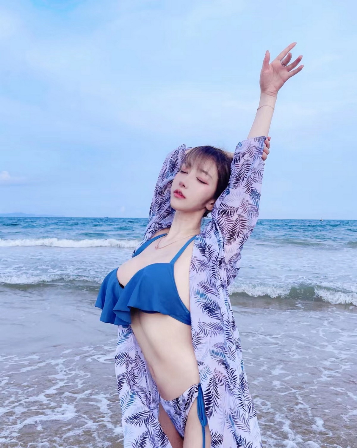 Xgyw.Net_人气Coser啾小妍合集主题私房性感服饰系列秀完美身材翘臀美腿迷人诱惑写真328P