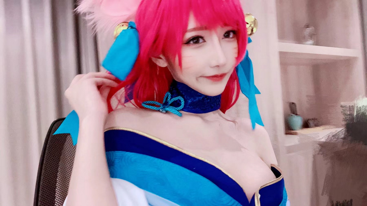 Xgyw.Net_人气Coser啾小妍合集主题私房性感服饰系列秀完美身材翘臀美腿迷人诱惑写真328P