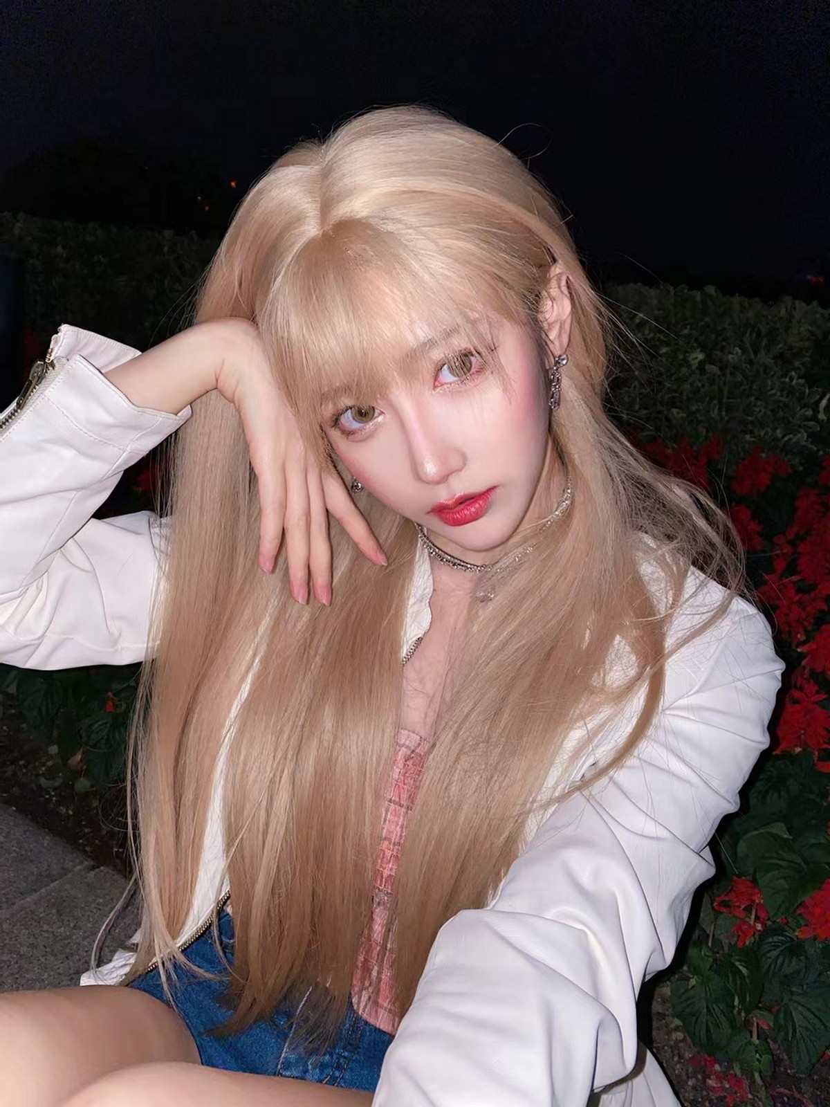 Xgyw.Net_人气Coser啾小妍合集主题私房性感服饰系列秀完美身材翘臀美腿迷人诱惑写真328P