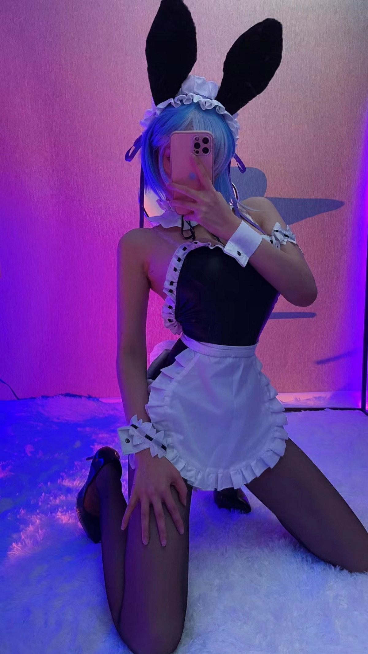 Xgyw.Net_人气Coser啾小妍合集主题私房性感服饰系列秀完美身材翘臀美腿迷人诱惑写真328P