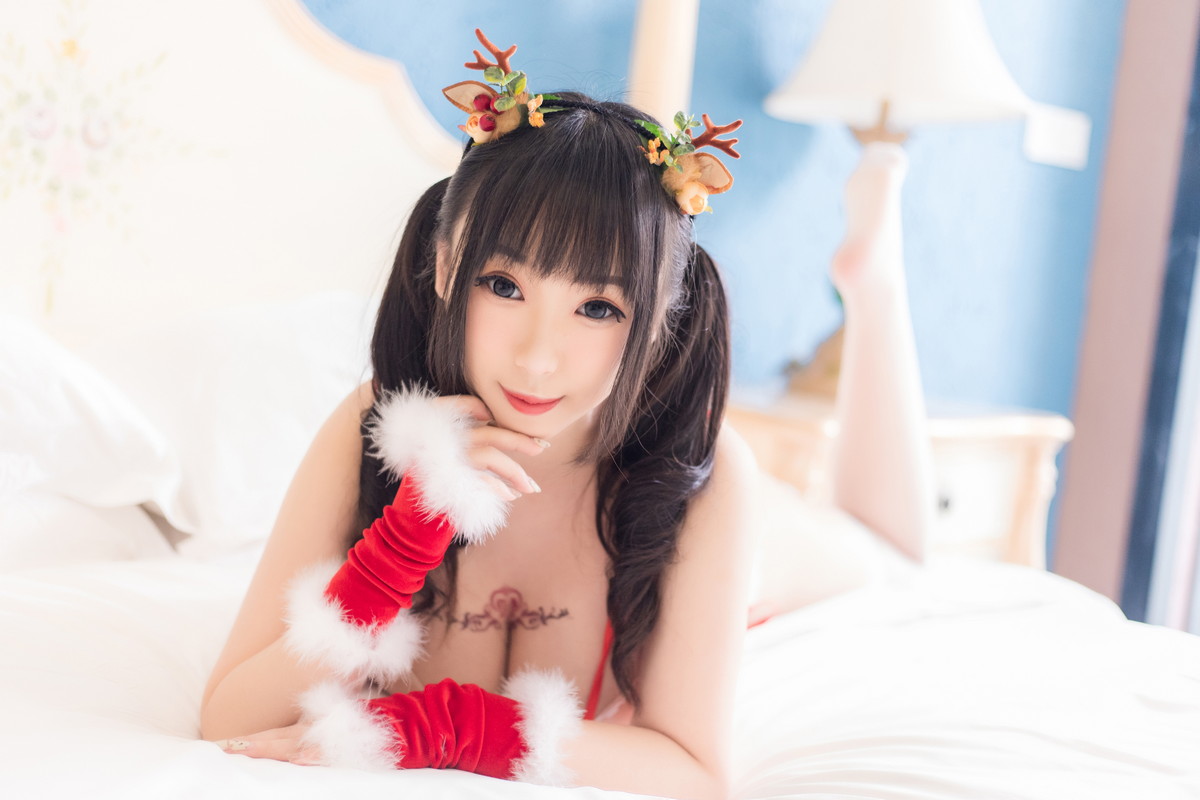 Xgyw.Net_网络美女胡桃猫Kurumineko圣诞主题性感情趣圣诞内衣秀惹火身材诱惑写真69P