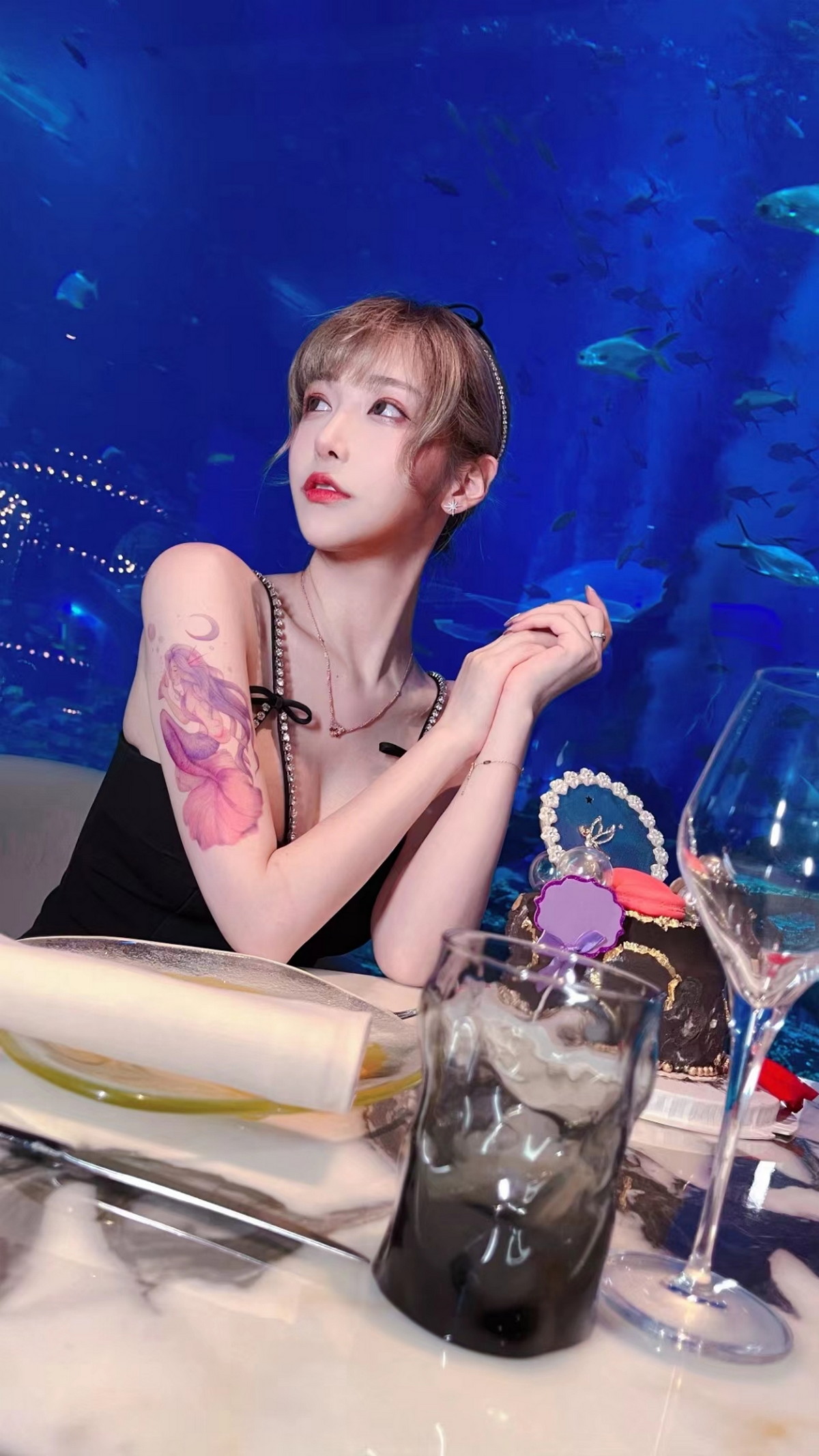 Xgyw.Net_人气Coser啾小妍合集主题私房性感服饰系列秀完美身材翘臀美腿迷人诱惑写真328P