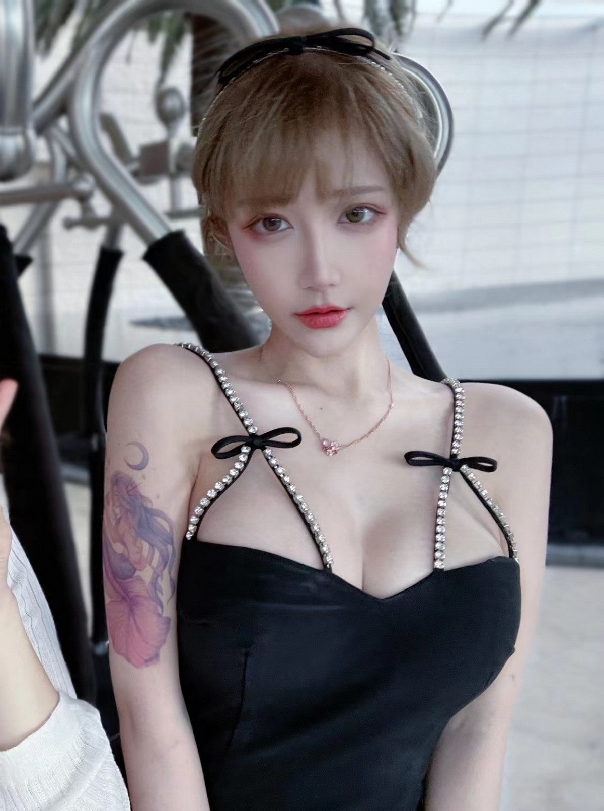 Xgyw.Net_人气Coser啾小妍合集主题私房性感服饰系列秀完美身材翘臀美腿迷人诱惑写真328P