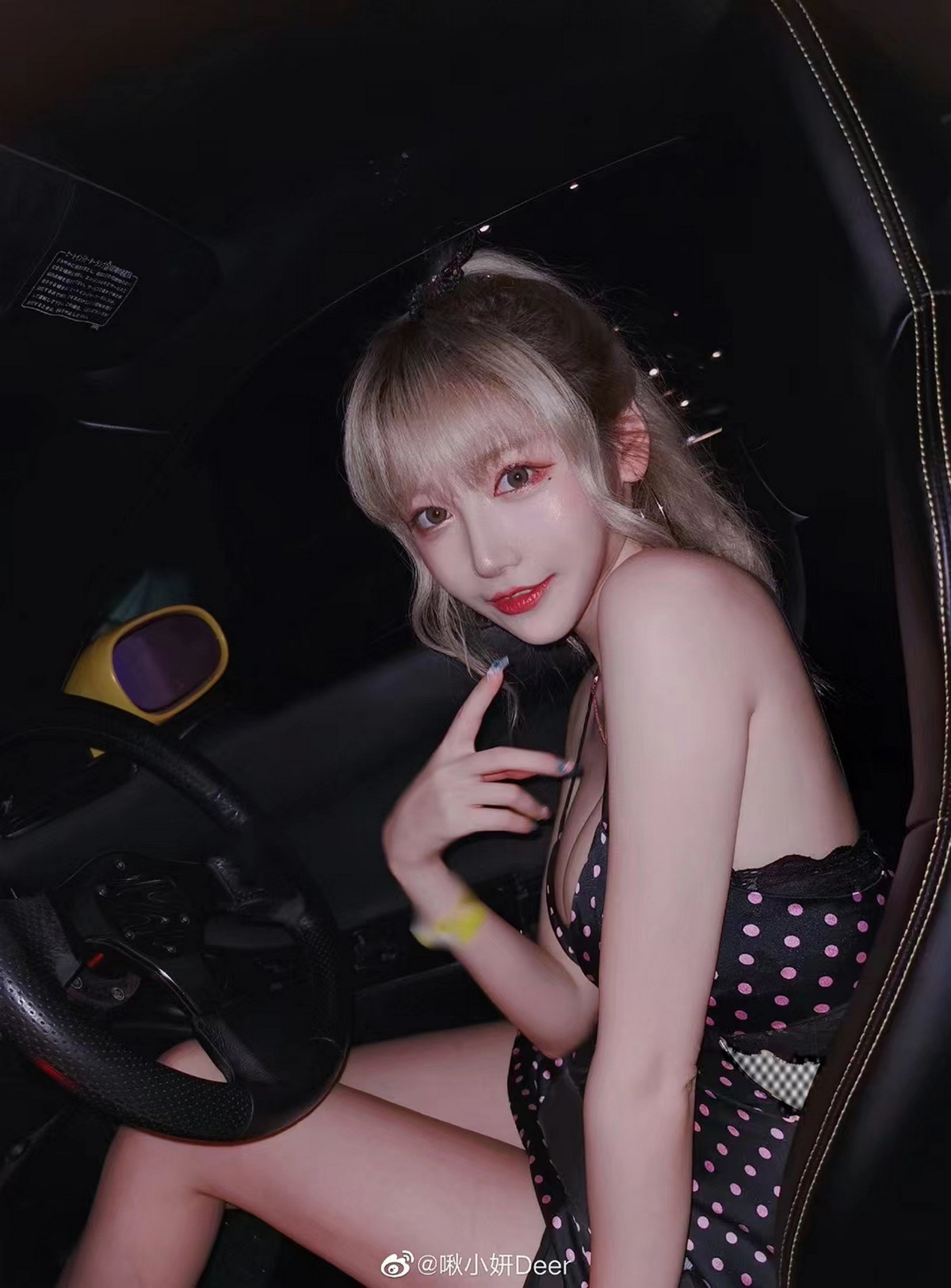 Xgyw.Net_人气Coser啾小妍合集主题私房性感服饰系列秀完美身材翘臀美腿迷人诱惑写真328P
