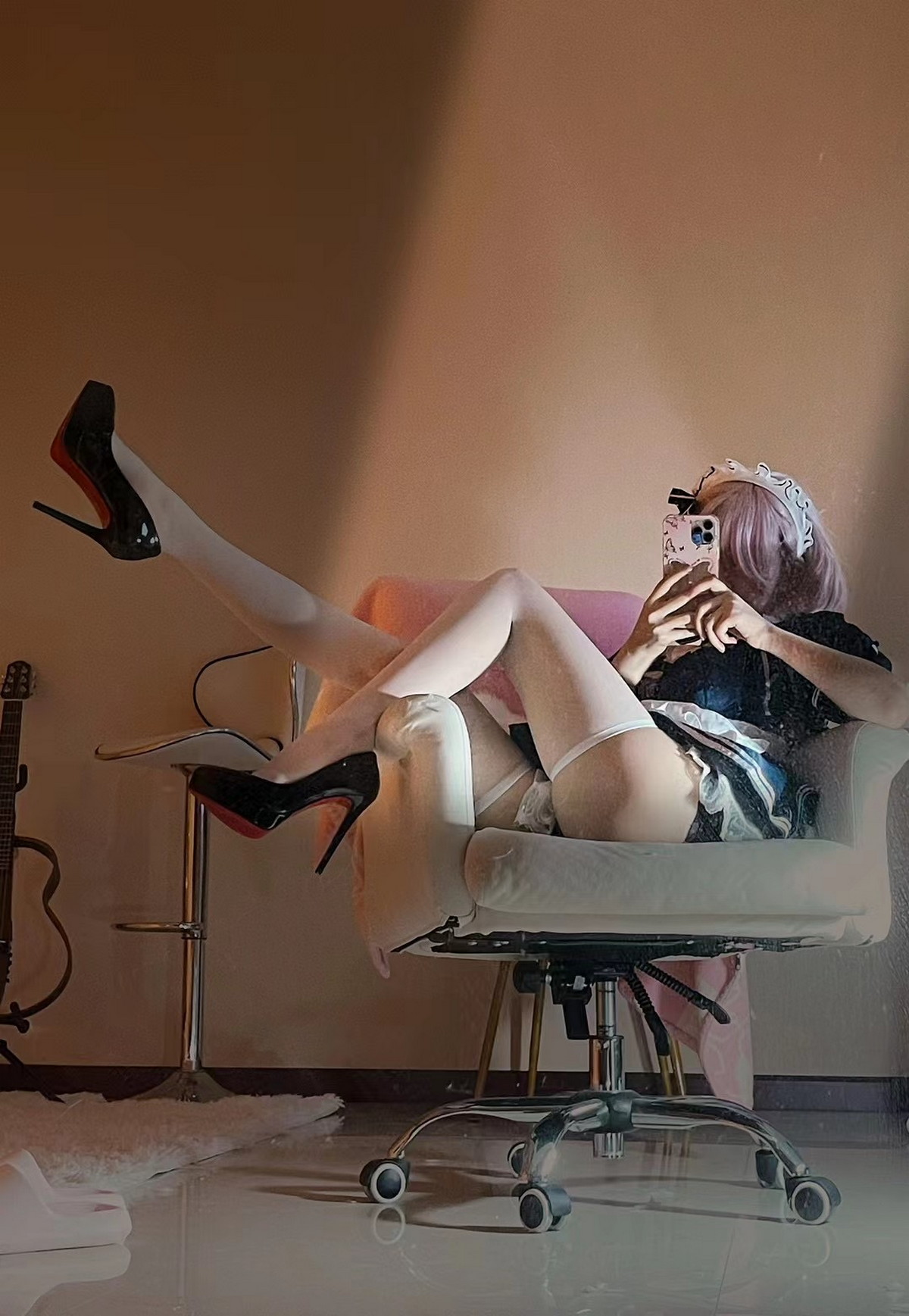 Xgyw.Net_人气Coser啾小妍合集主题私房性感服饰系列秀完美身材翘臀美腿迷人诱惑写真328P