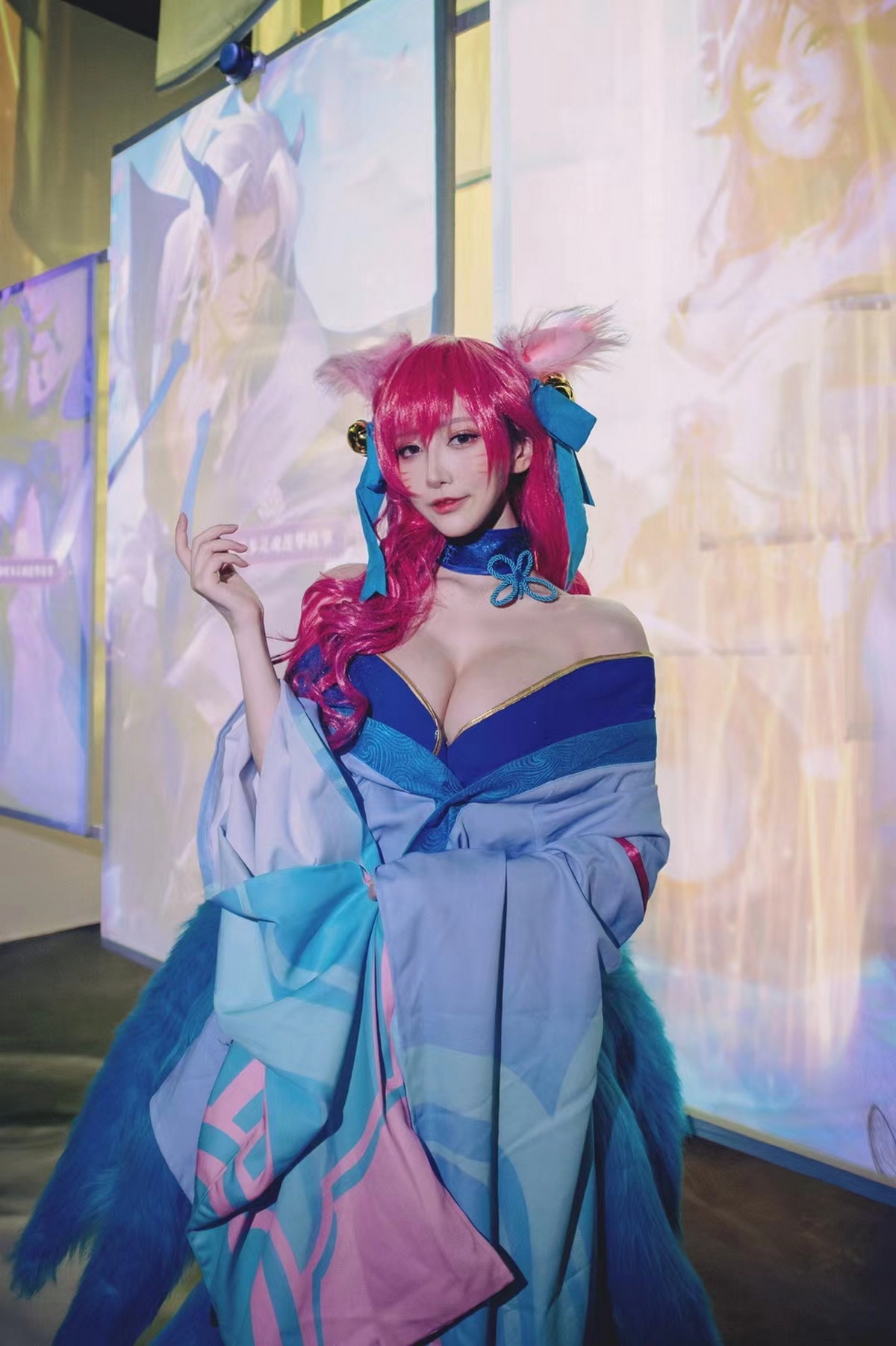 Xgyw.Net_人气Coser啾小妍合集主题私房性感服饰系列秀完美身材翘臀美腿迷人诱惑写真328P
