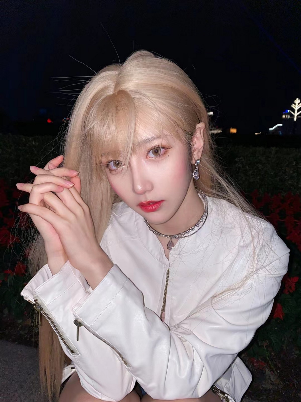 Xgyw.Net_人气Coser啾小妍合集主题私房性感服饰系列秀完美身材翘臀美腿迷人诱惑写真328P