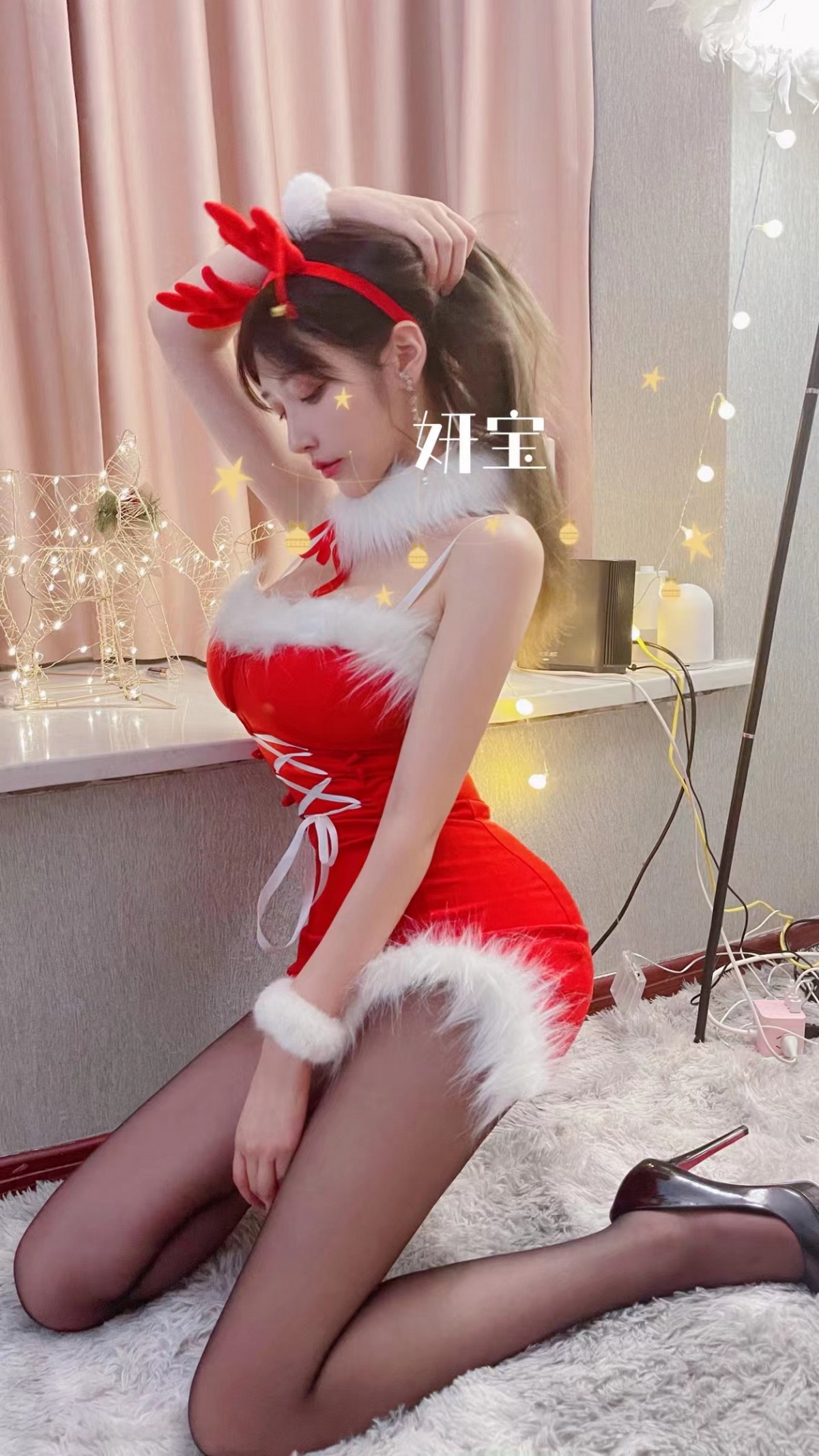 Xgyw.Net_人气Coser啾小妍合集主题私房性感服饰系列秀完美身材翘臀美腿迷人诱惑写真328P