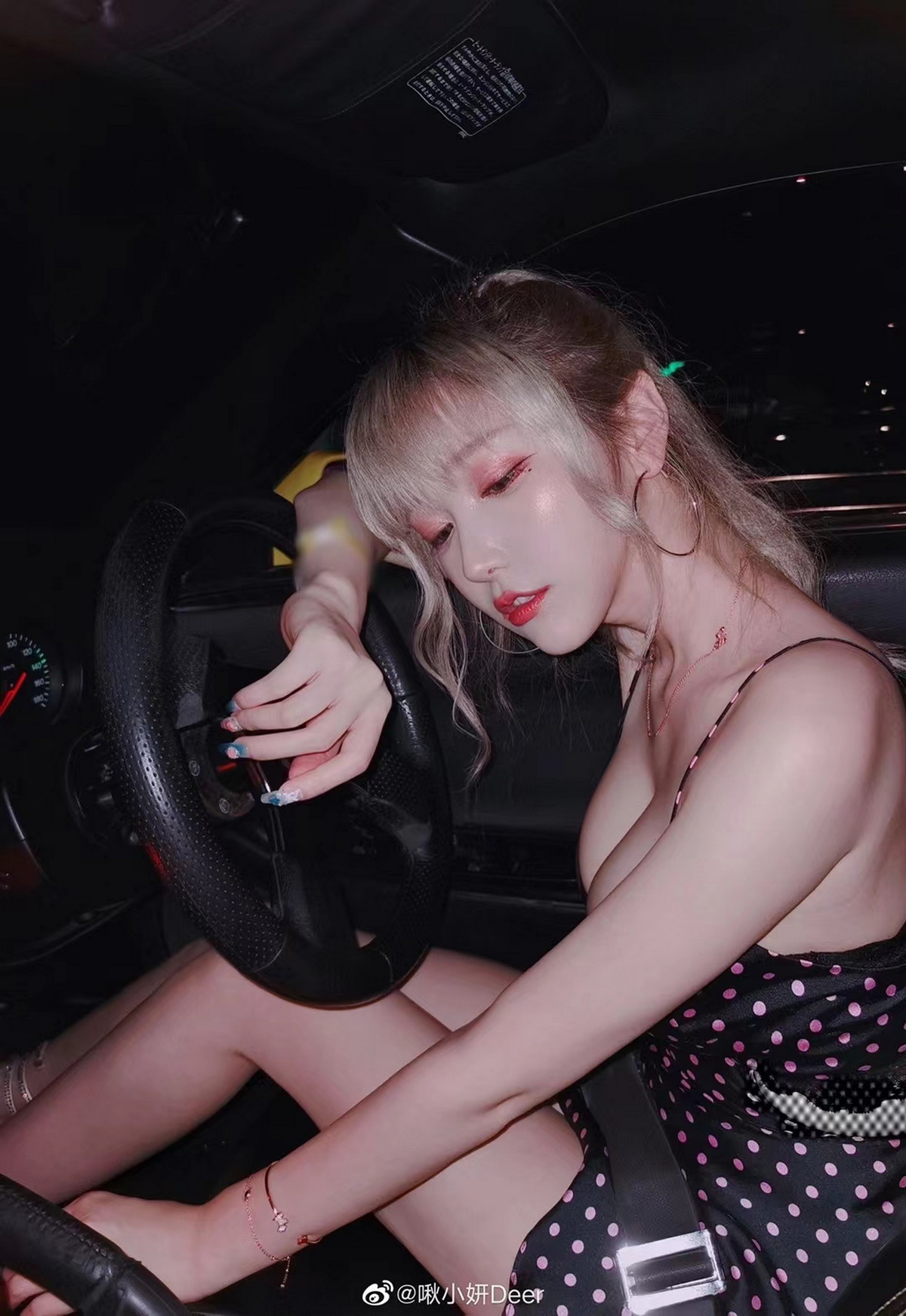 Xgyw.Net_人气Coser啾小妍合集主题私房性感服饰系列秀完美身材翘臀美腿迷人诱惑写真328P