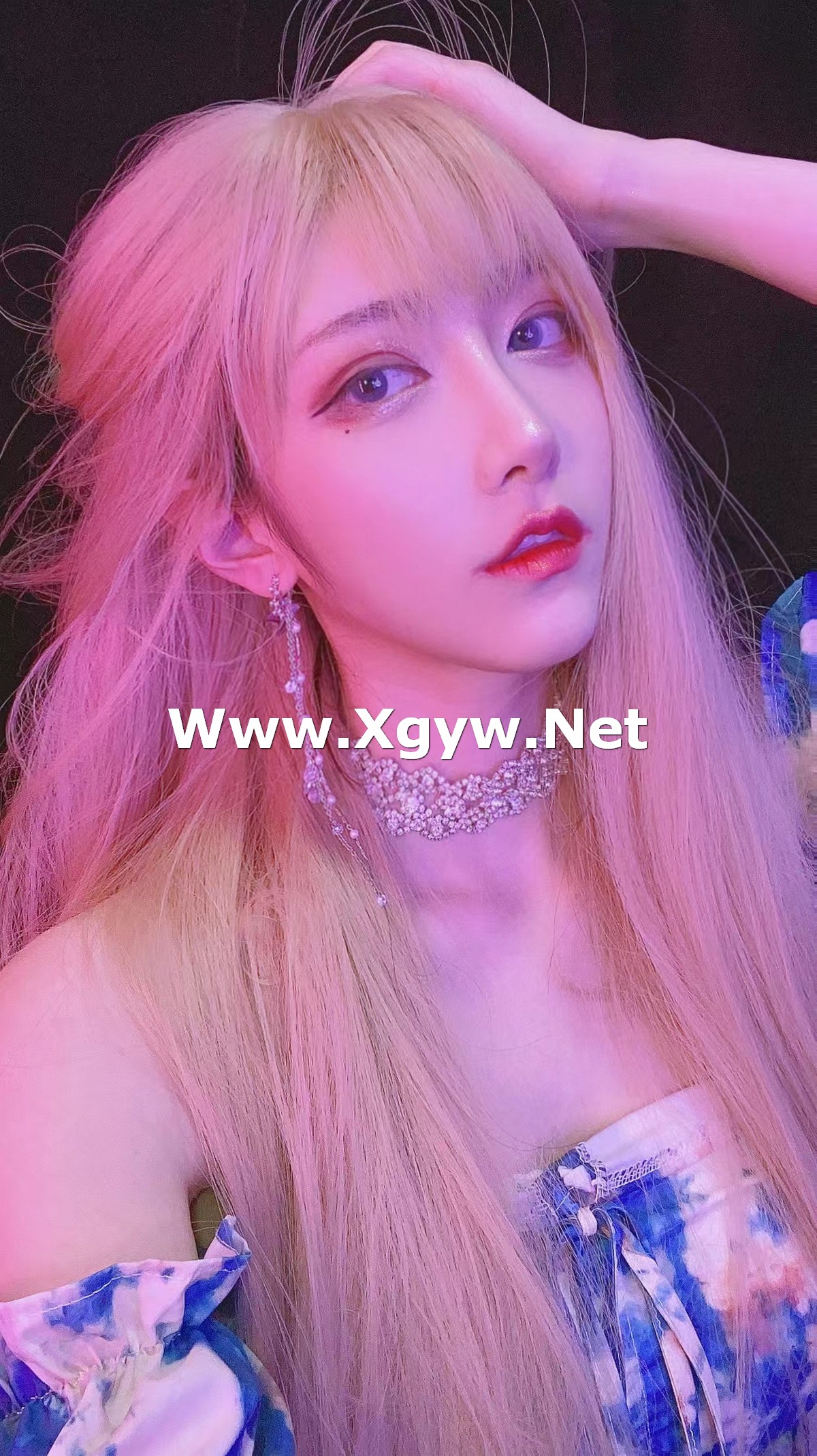 Xgyw.Net_人气Coser啾小妍合集主题私房性感服饰系列秀完美身材翘臀美腿迷人诱惑写真328P