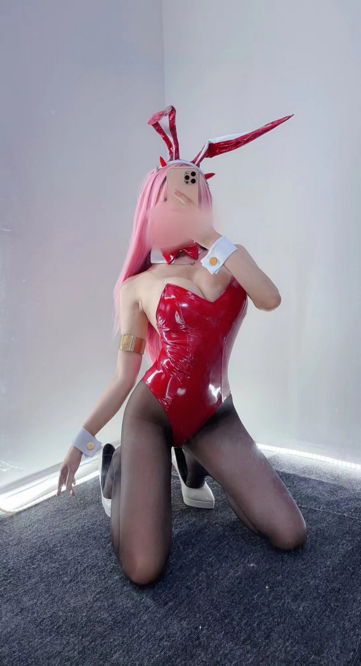 Xgyw.Net_人气Coser啾小妍合集主题私房性感服饰系列秀完美身材翘臀美腿迷人诱惑写真328P