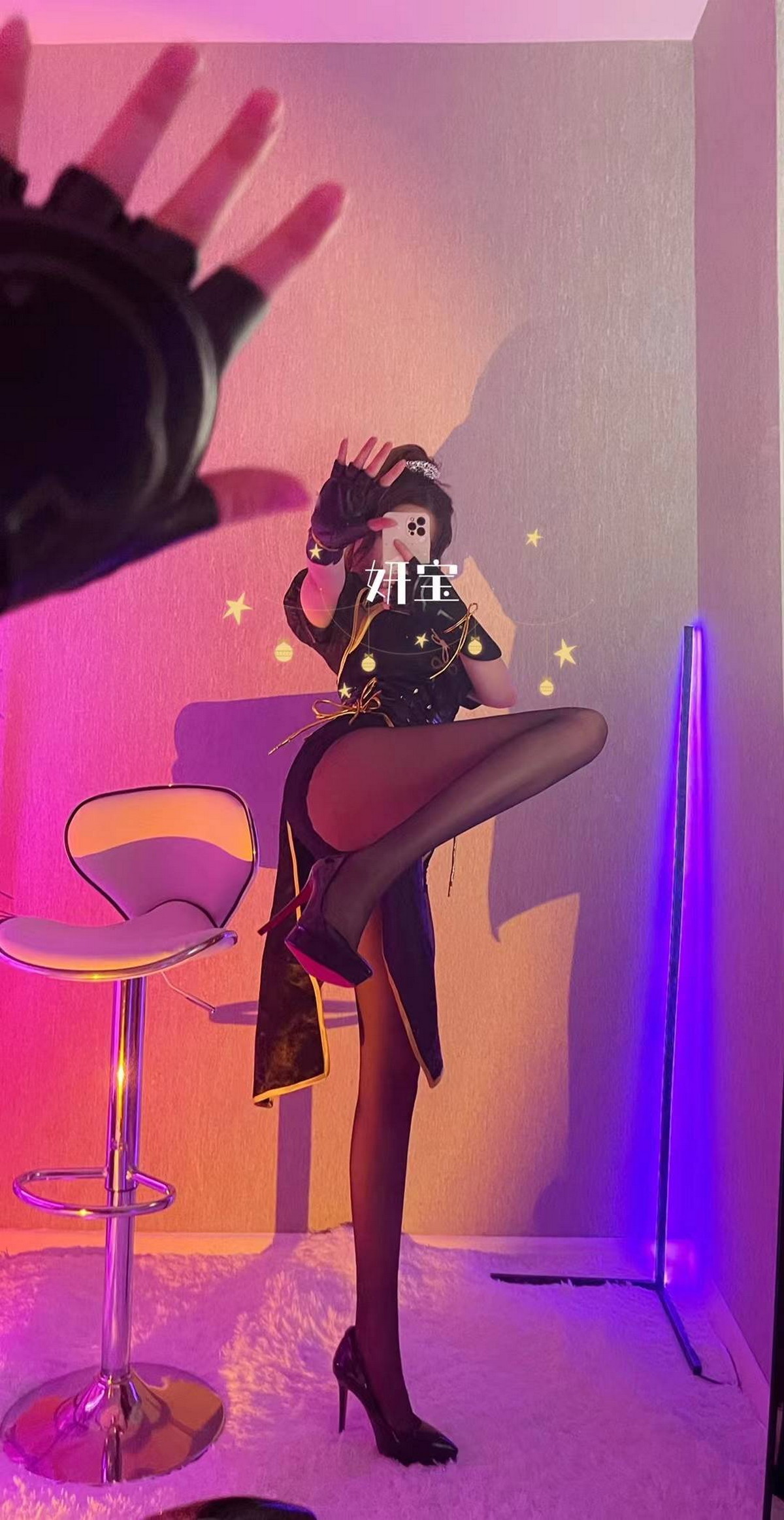 Xgyw.Net_人气Coser啾小妍合集主题私房性感服饰系列秀完美身材翘臀美腿迷人诱惑写真328P