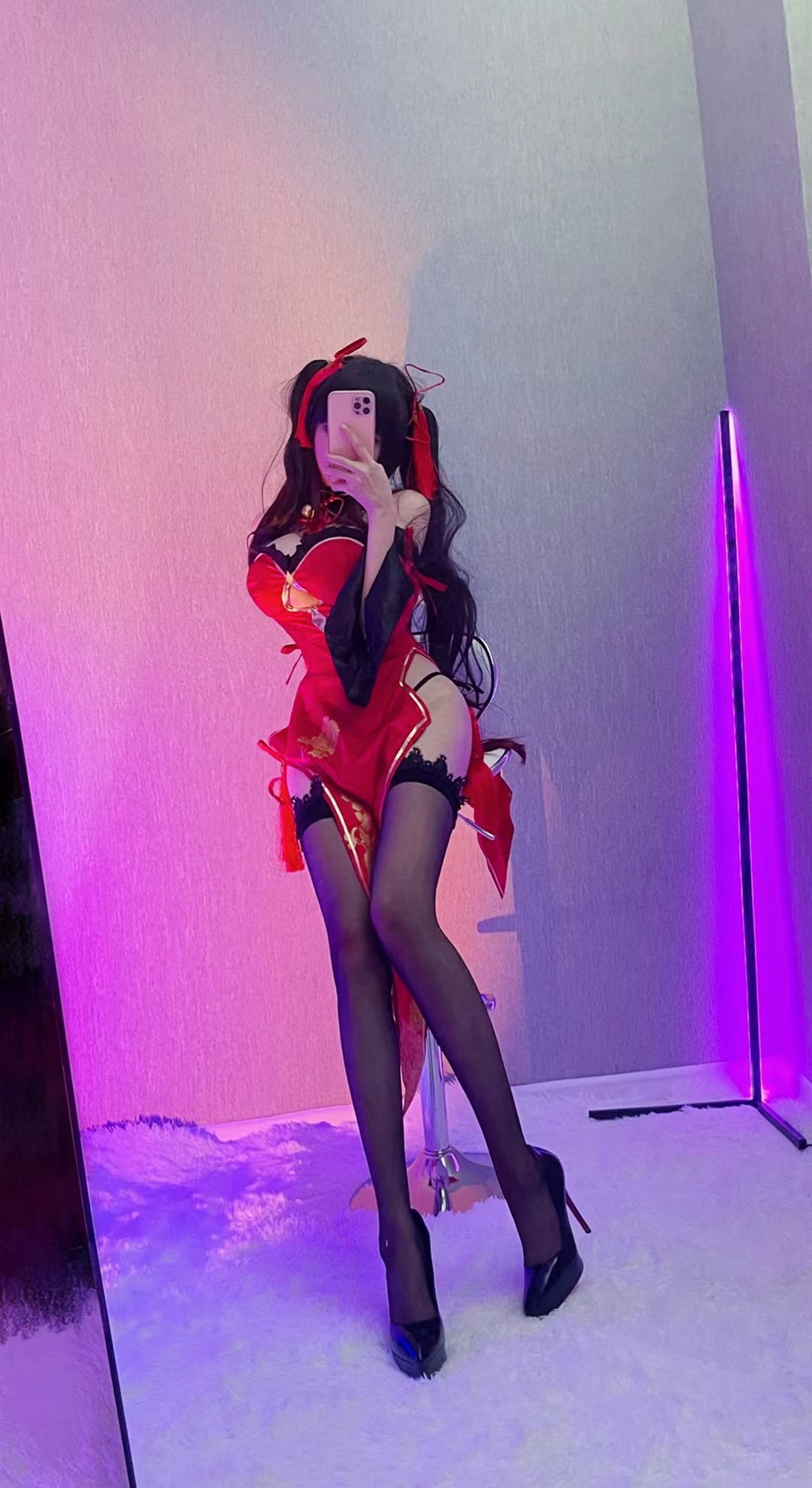 Xgyw.Net_人气Coser啾小妍合集主题私房性感服饰系列秀完美身材翘臀美腿迷人诱惑写真328P
