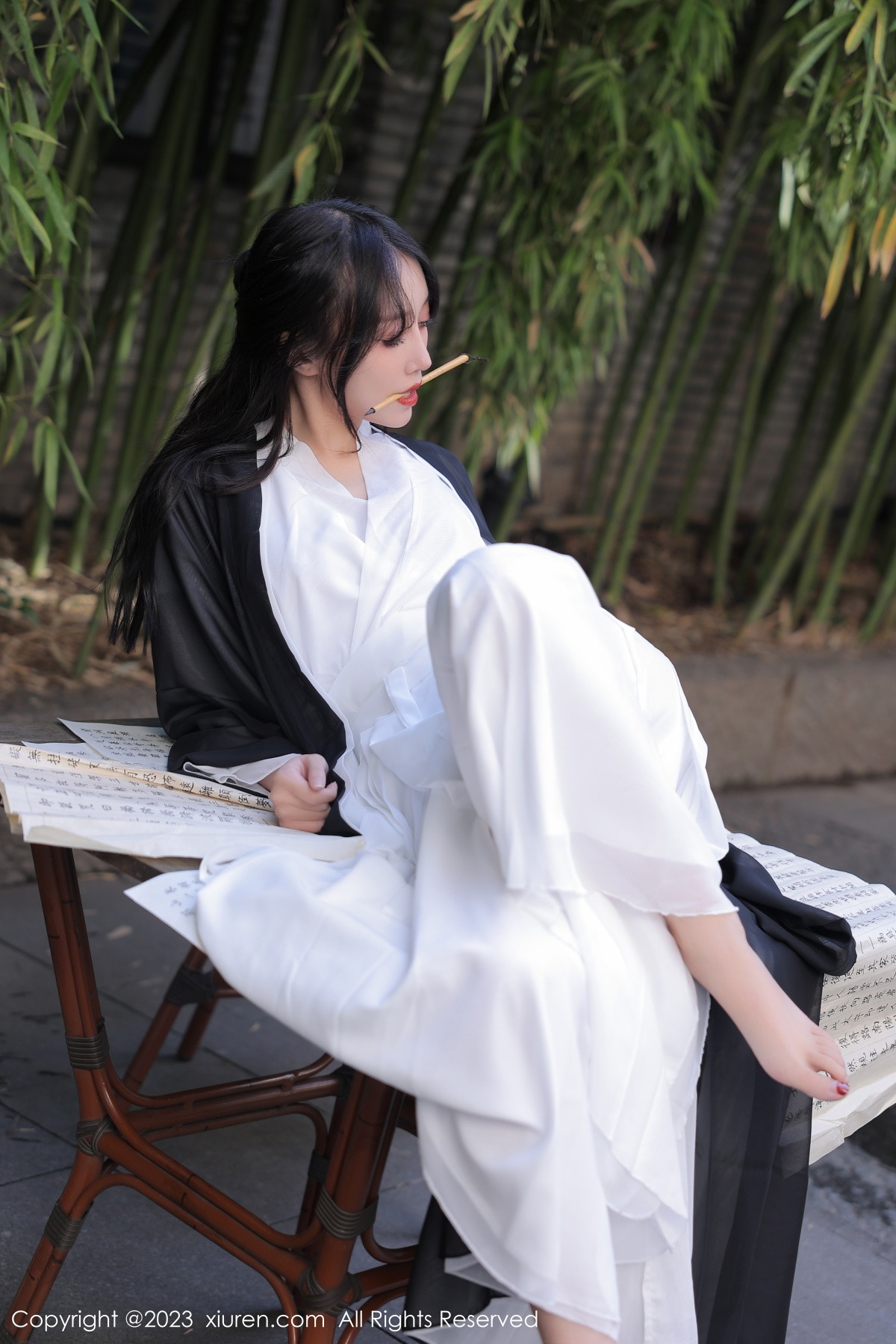 Xgyw.Net_XiuRen第6094期_模特玥儿玥er海南旅拍脱白色古装服饰露性感内衣撩人诱惑写真55P