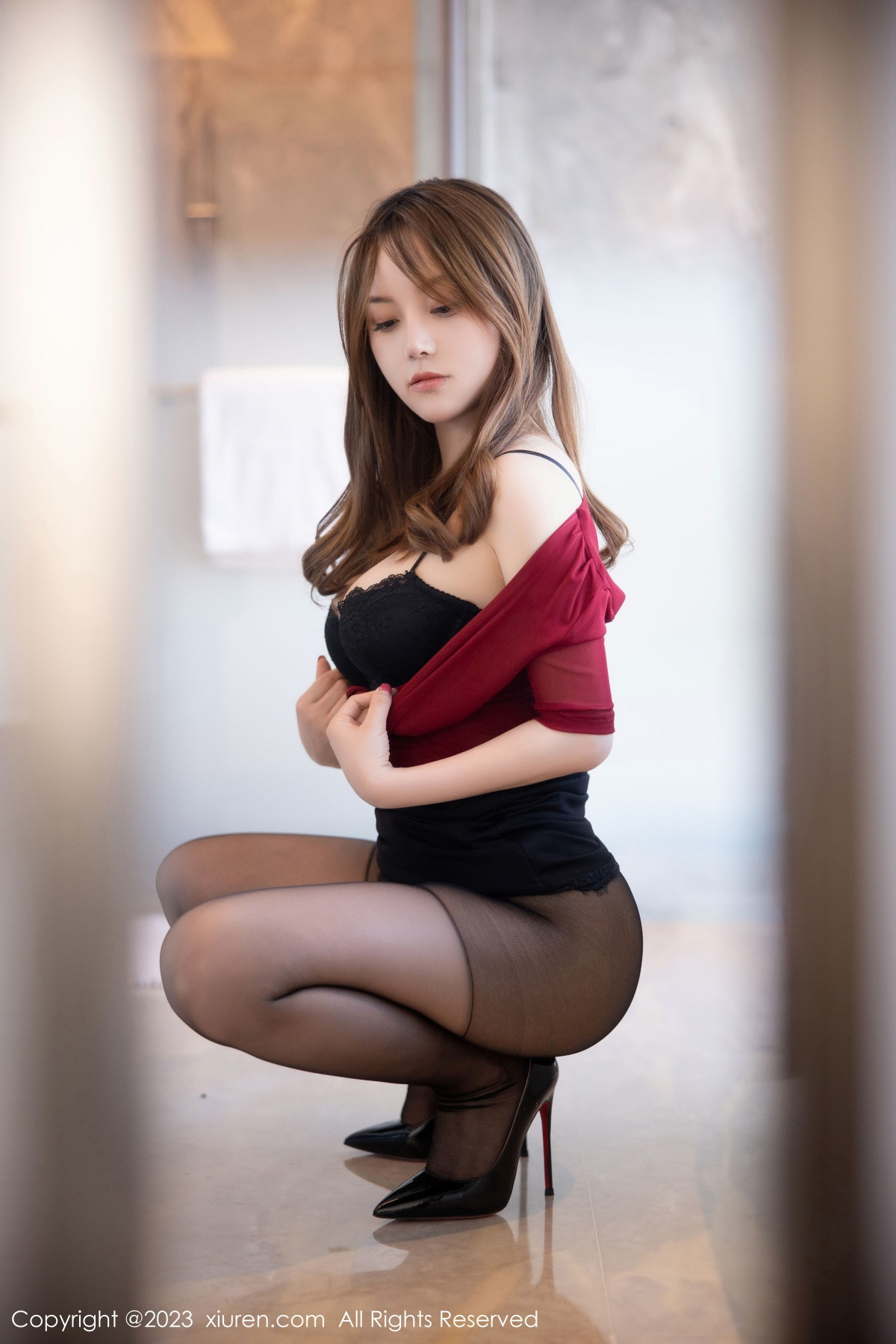 Xgyw.Net_XiuRen第6096期_模特豆瓣酱性感红色服饰配黑短裙露黑色蕾丝内衣丰满诱惑写真96P