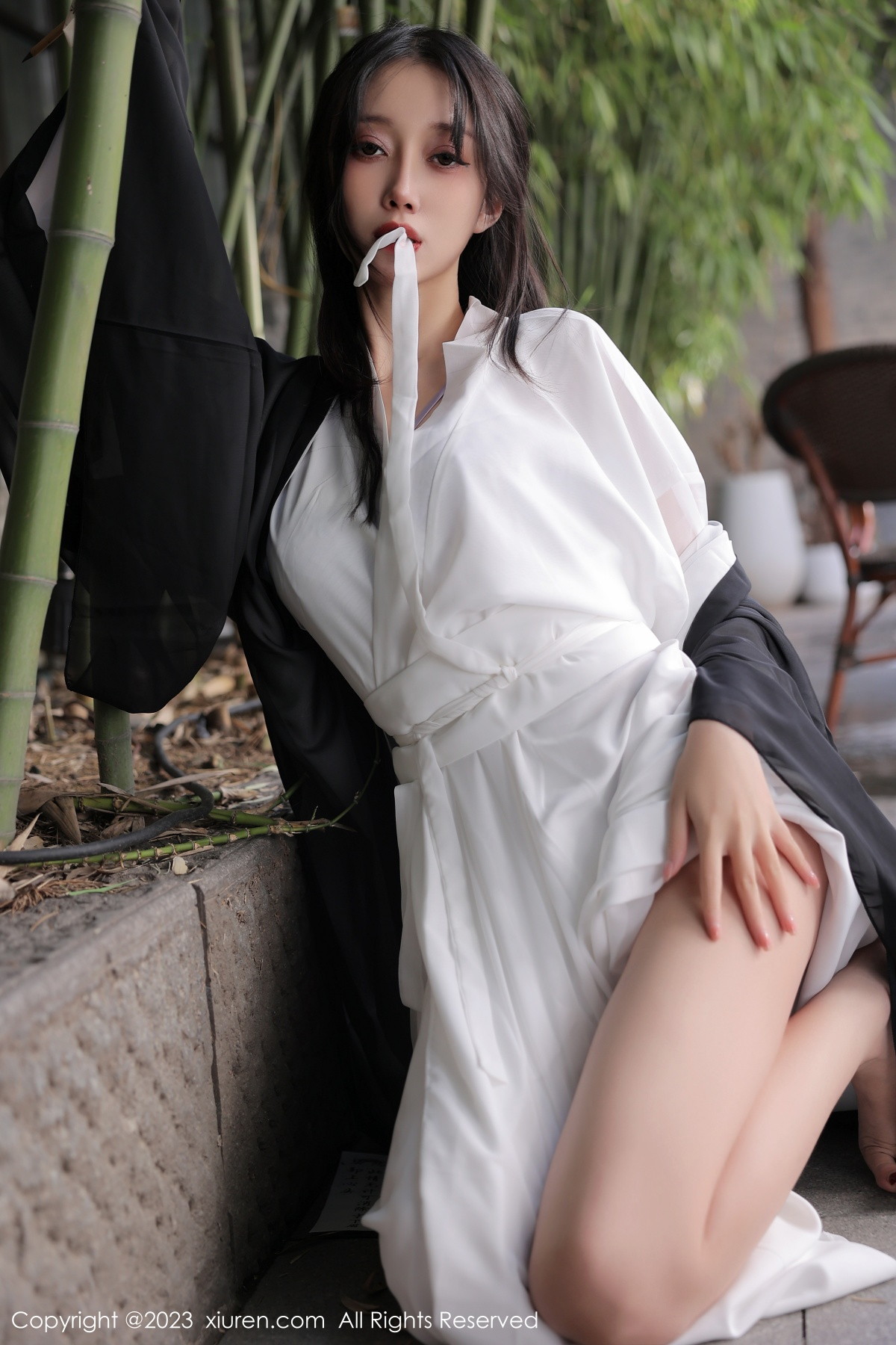 Xgyw.Net_XiuRen第6094期_模特玥儿玥er海南旅拍脱白色古装服饰露性感内衣撩人诱惑写真55P