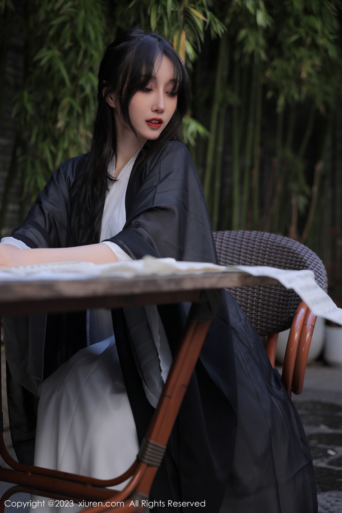Xgyw.Net_XiuRen第6094期_模特玥儿玥er海南旅拍脱白色古装服饰露性感内衣撩人诱惑写真55P