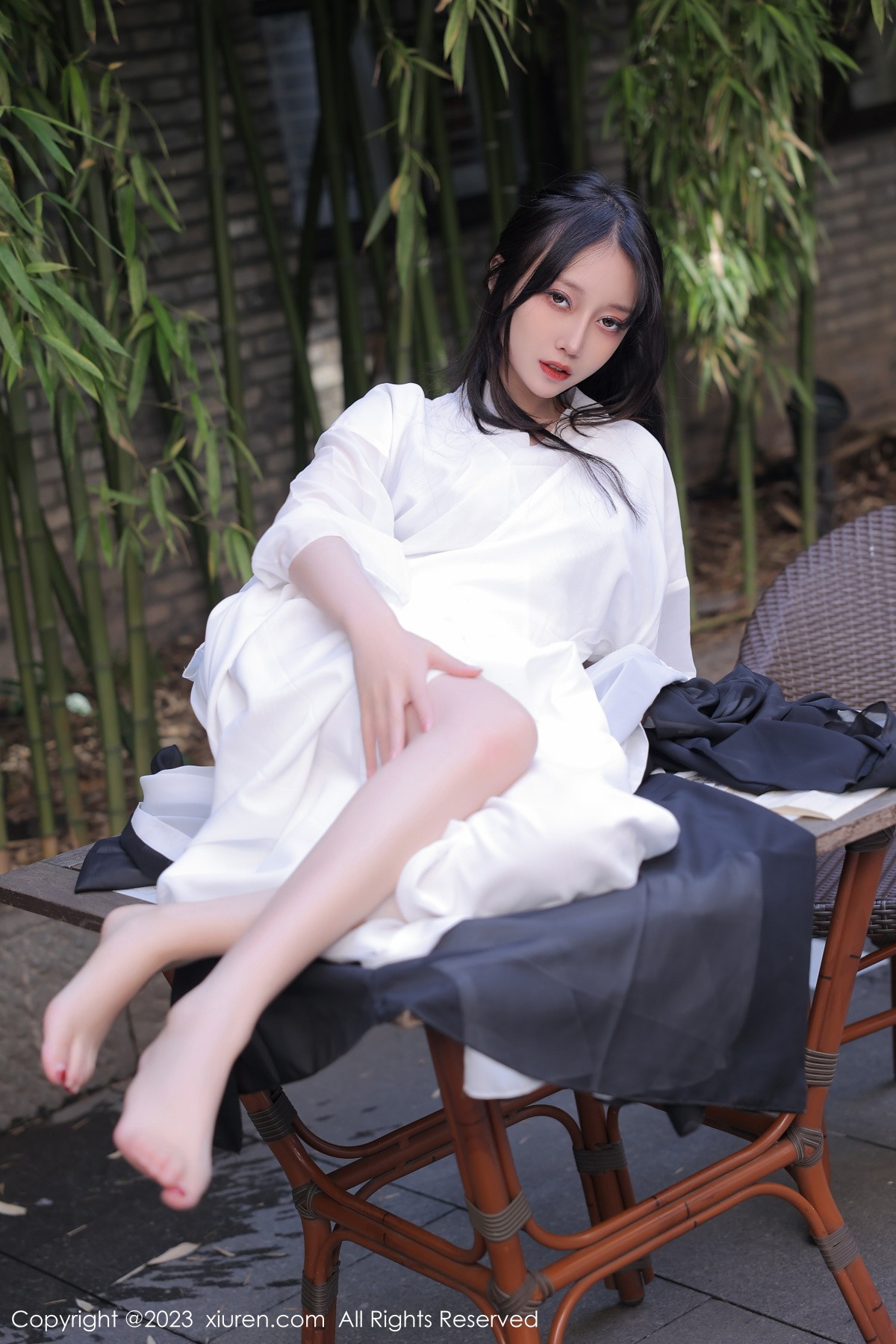 Xgyw.Net_XiuRen第6094期_模特玥儿玥er海南旅拍脱白色古装服饰露性感内衣撩人诱惑写真55P