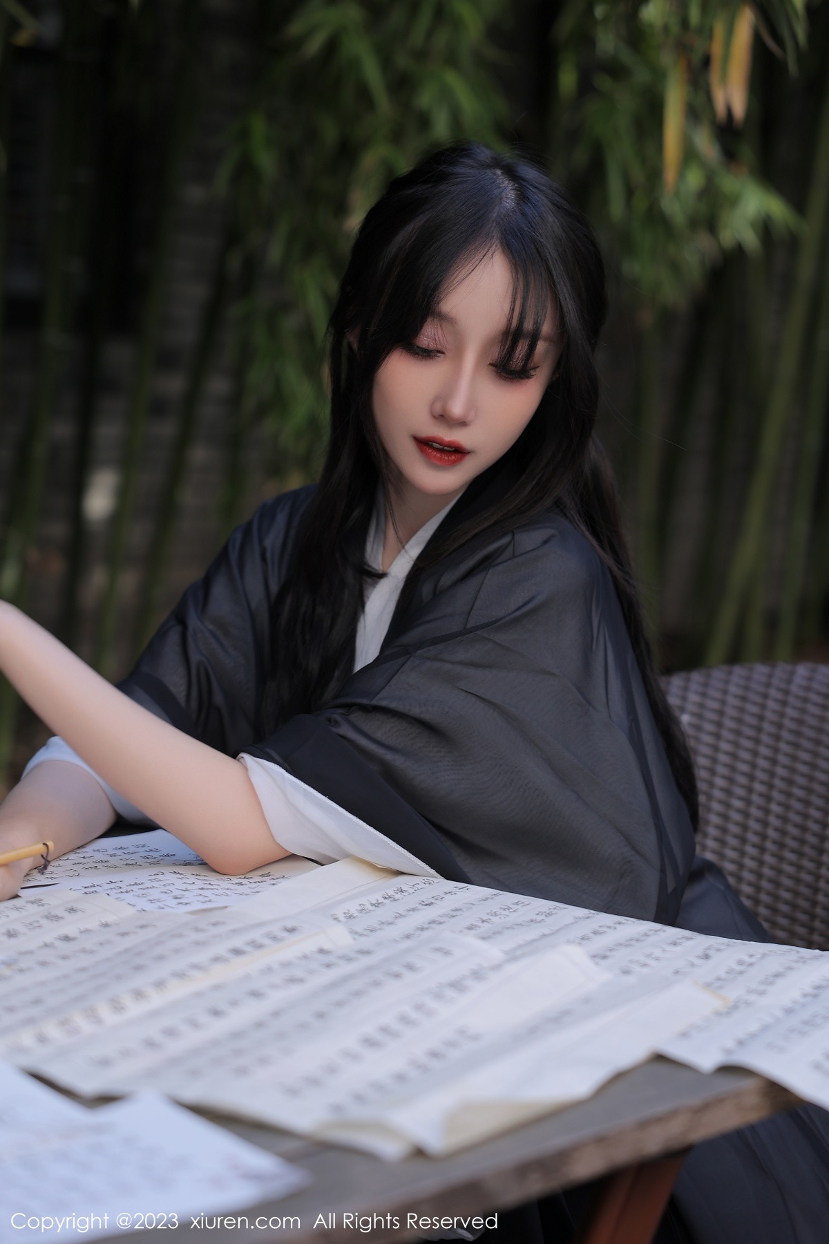 Xgyw.Net_XiuRen第6094期_模特玥儿玥er海南旅拍脱白色古装服饰露性感内衣撩人诱惑写真55P