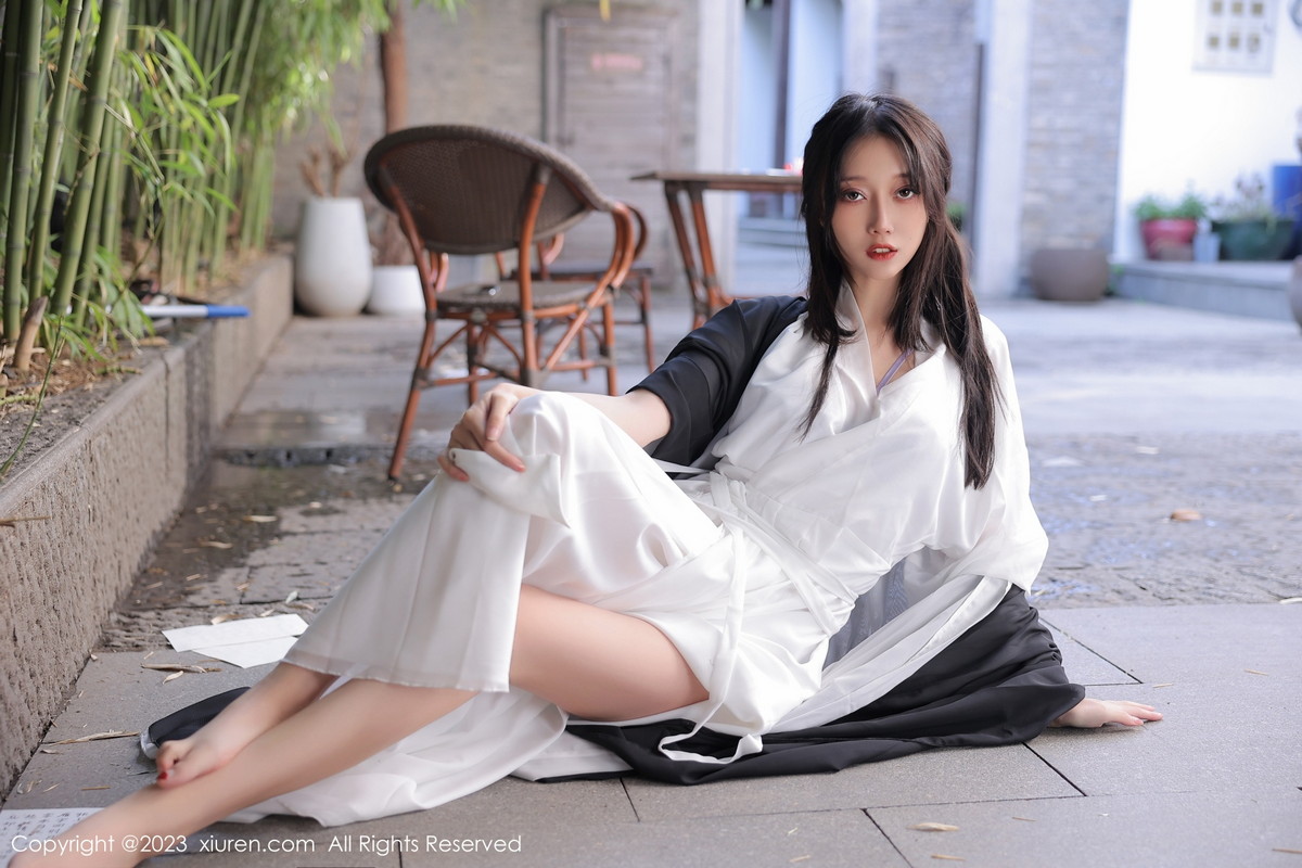 Xgyw.Net_XiuRen第6094期_模特玥儿玥er海南旅拍脱白色古装服饰露性感内衣撩人诱惑写真55P