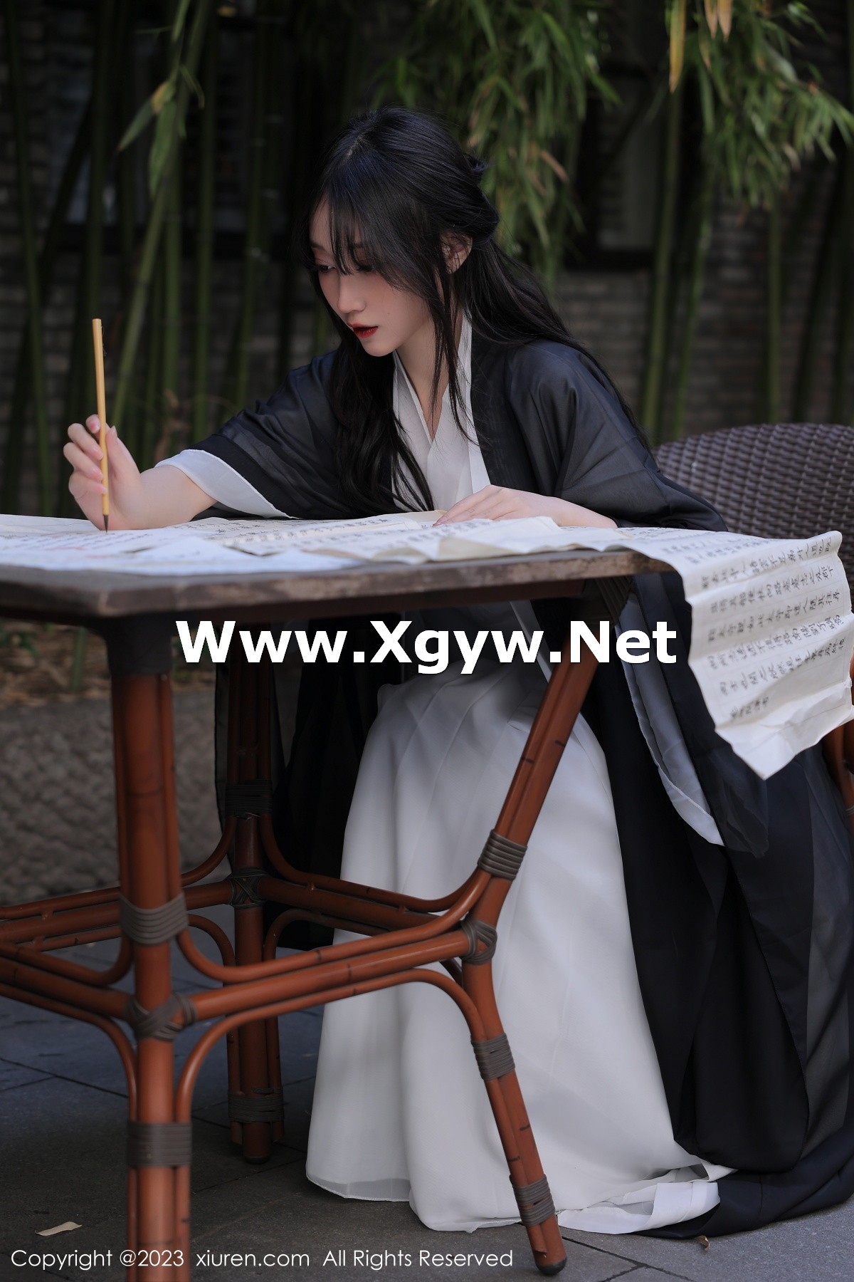 Xgyw.Net_XiuRen第6094期_模特玥儿玥er海南旅拍脱白色古装服饰露性感内衣撩人诱惑写真55P