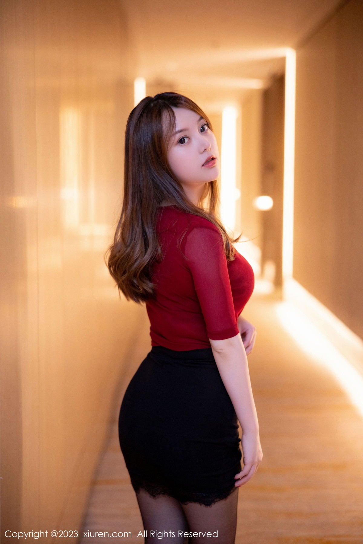 Xgyw.Net_XiuRen第6096期_模特豆瓣酱性感红色服饰配黑短裙露黑色蕾丝内衣丰满诱惑写真96P