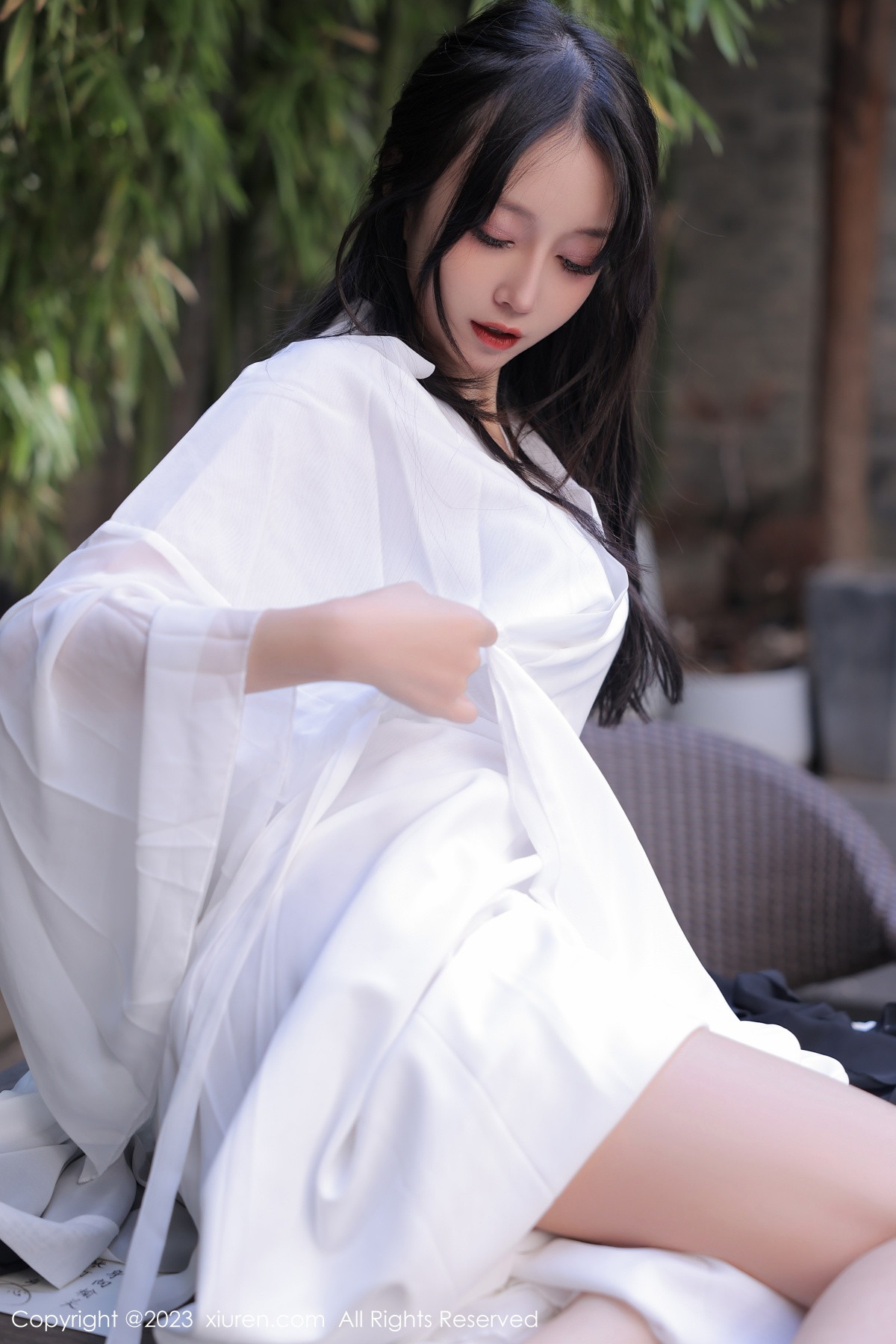 Xgyw.Net_XiuRen第6094期_模特玥儿玥er海南旅拍脱白色古装服饰露性感内衣撩人诱惑写真55P