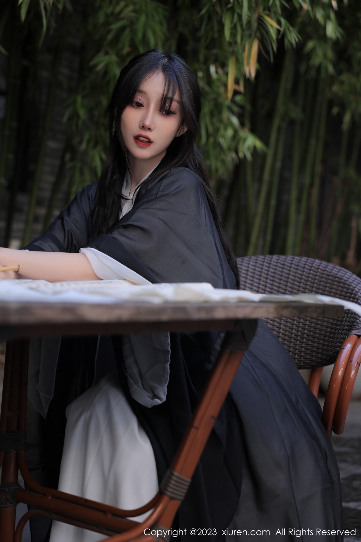Xgyw.Net_XiuRen第6094期_模特玥儿玥er海南旅拍脱白色古装服饰露性感内衣撩人诱惑写真55P