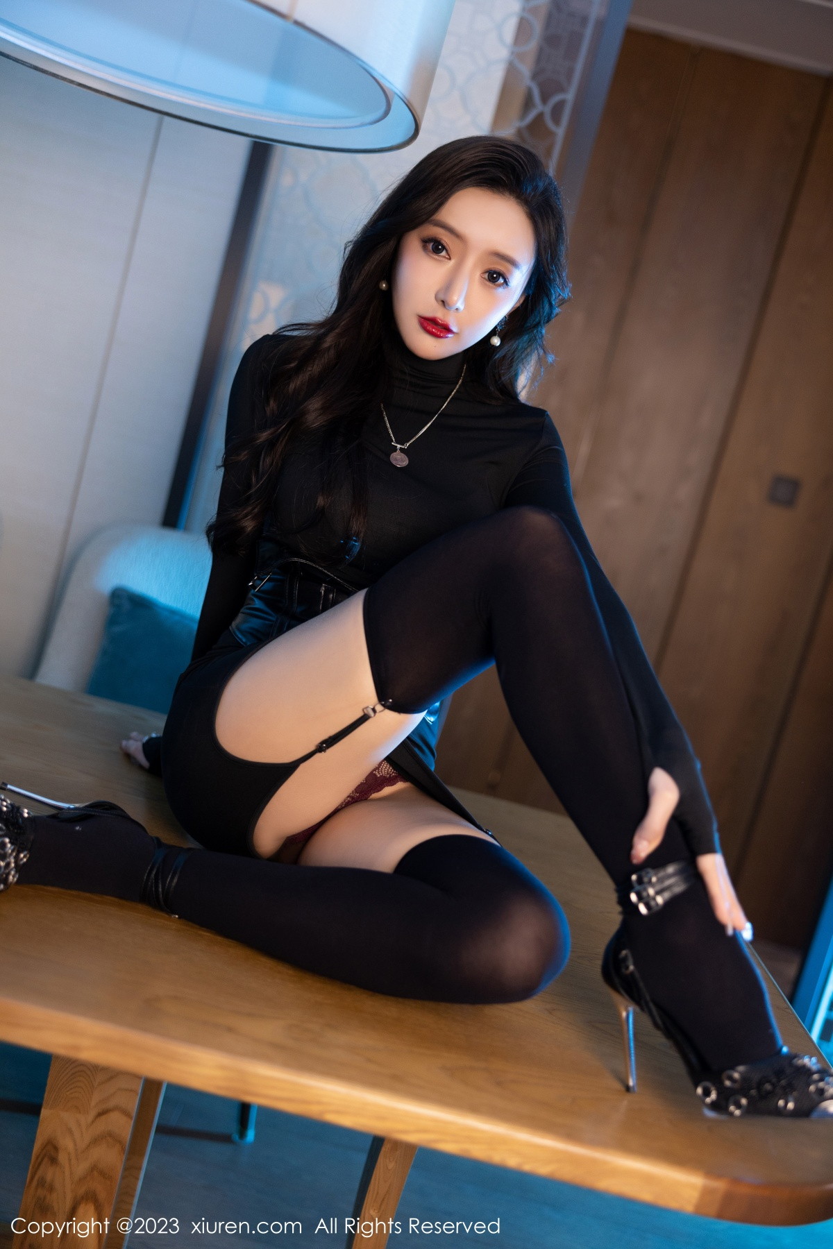 Xgyw.Net_XiuRen第6099期_女神王馨瑶yanni黑色紧身服饰露暗红色蕾丝内衣完美诱惑写真77P