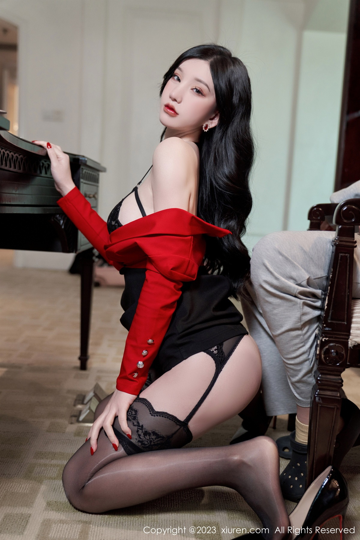 Xgyw.Net_XiuRen第6101期_女神周于希Sally办公室秘密主题脱制服露黑色蕾丝内衣诱惑写真84P