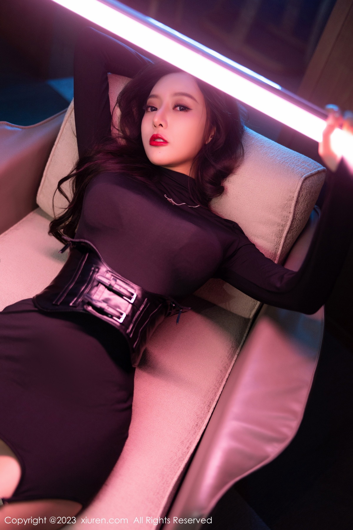 Xgyw.Net_XiuRen第6099期_女神王馨瑶yanni黑色紧身服饰露暗红色蕾丝内衣完美诱惑写真77P