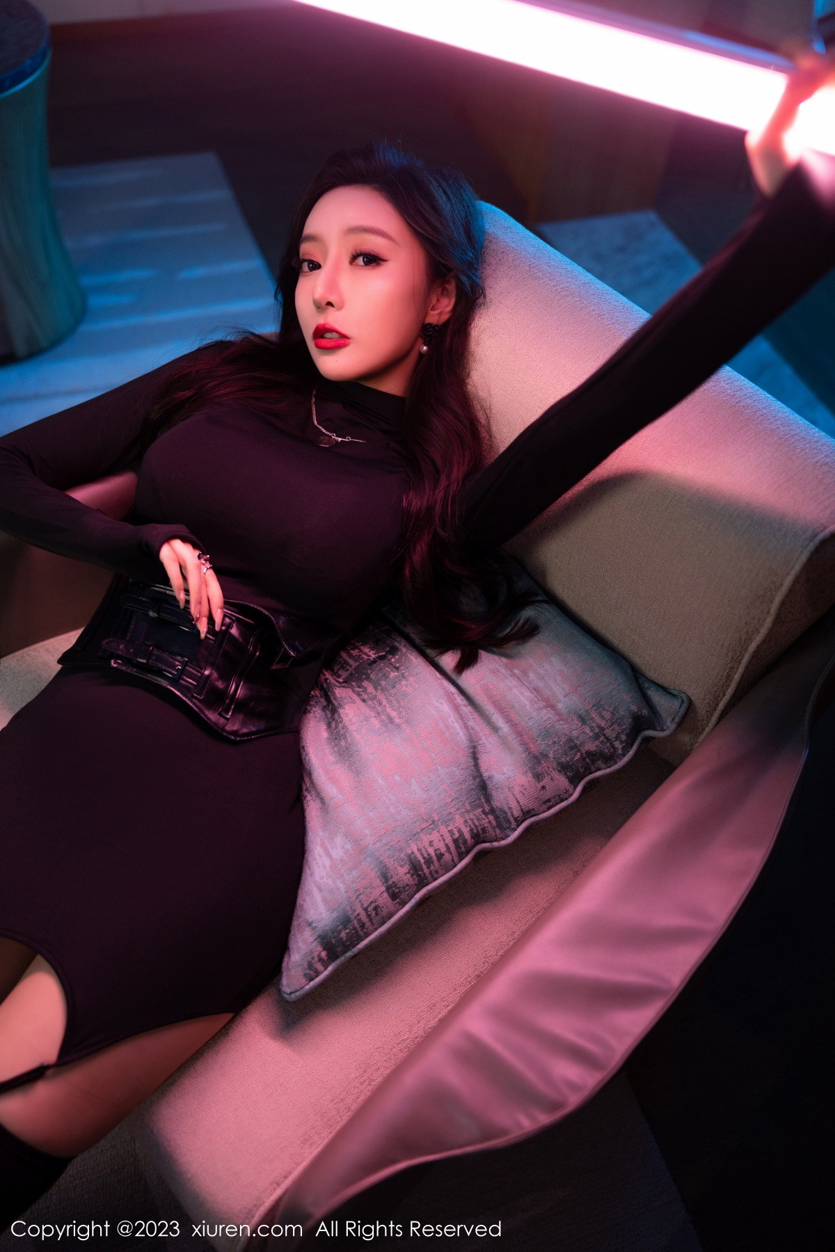 Xgyw.Net_XiuRen第6099期_女神王馨瑶yanni黑色紧身服饰露暗红色蕾丝内衣完美诱惑写真77P