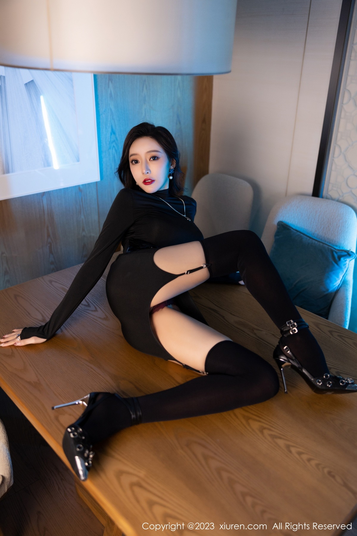 Xgyw.Net_XiuRen第6099期_女神王馨瑶yanni黑色紧身服饰露暗红色蕾丝内衣完美诱惑写真77P