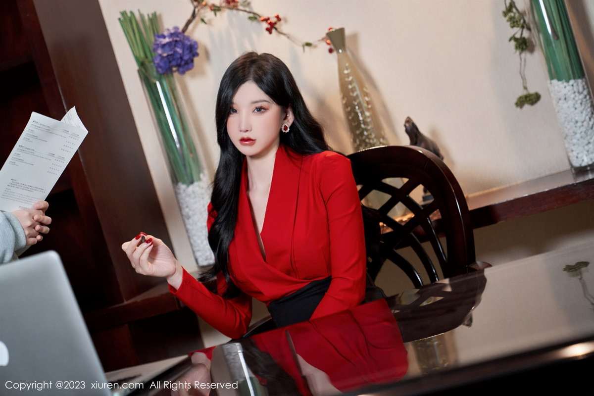 Xgyw.Net_XiuRen第6101期_女神周于希Sally办公室秘密主题脱制服露黑色蕾丝内衣诱惑写真84P