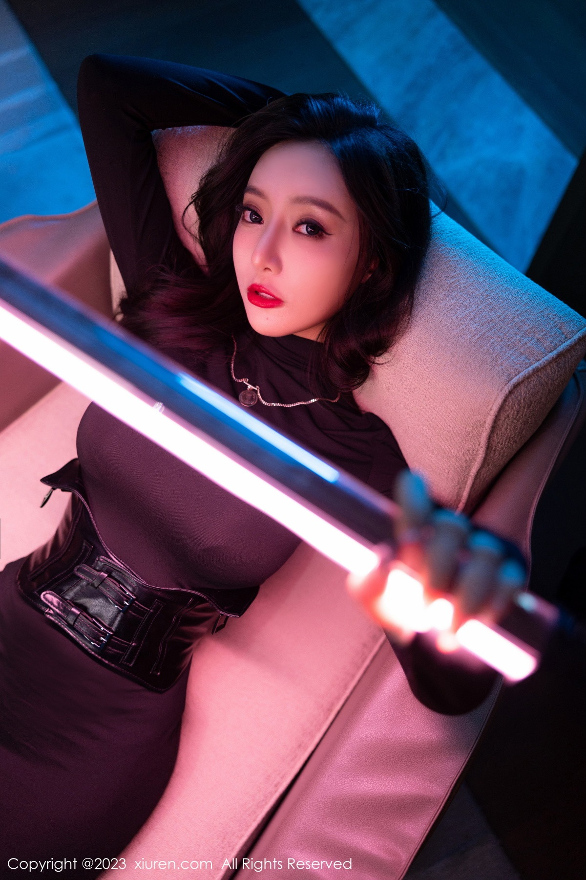 Xgyw.Net_XiuRen第6099期_女神王馨瑶yanni黑色紧身服饰露暗红色蕾丝内衣完美诱惑写真77P