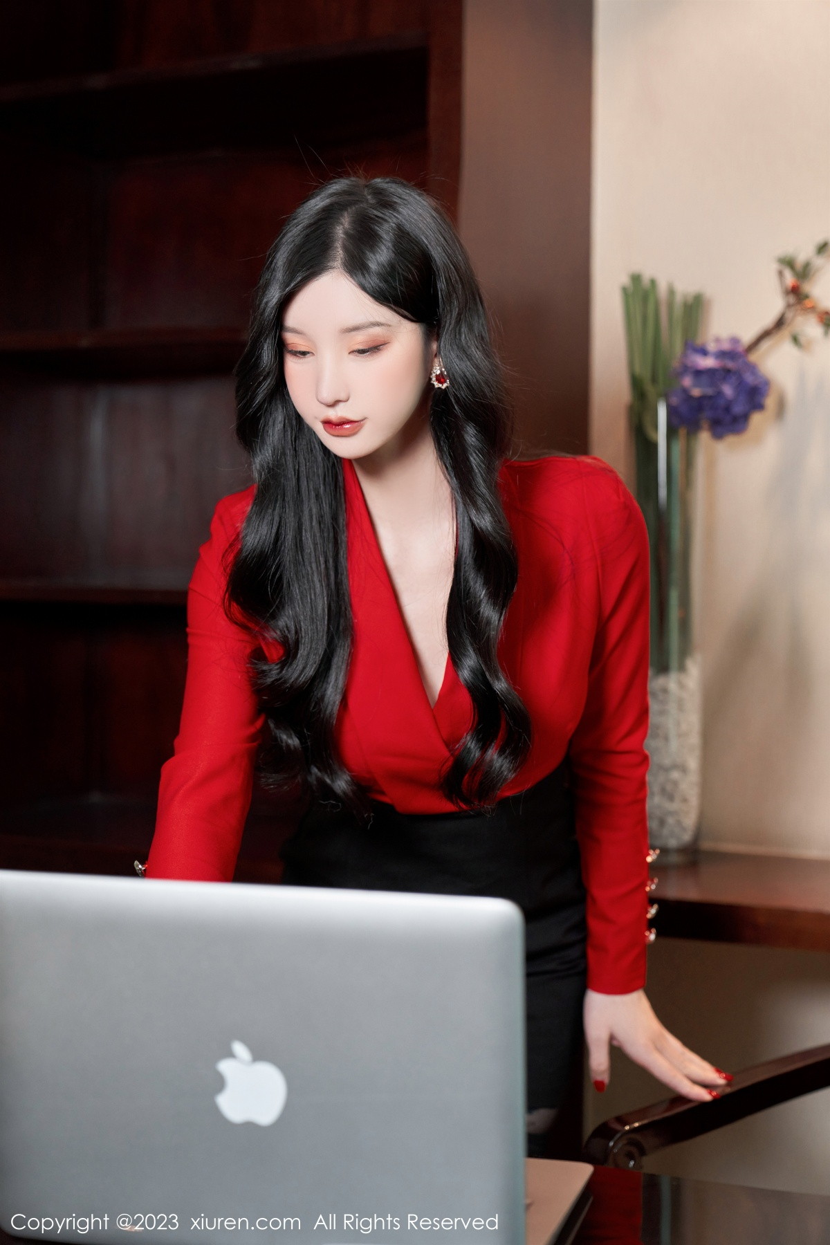 Xgyw.Net_XiuRen第6101期_女神周于希Sally办公室秘密主题脱制服露黑色蕾丝内衣诱惑写真84P